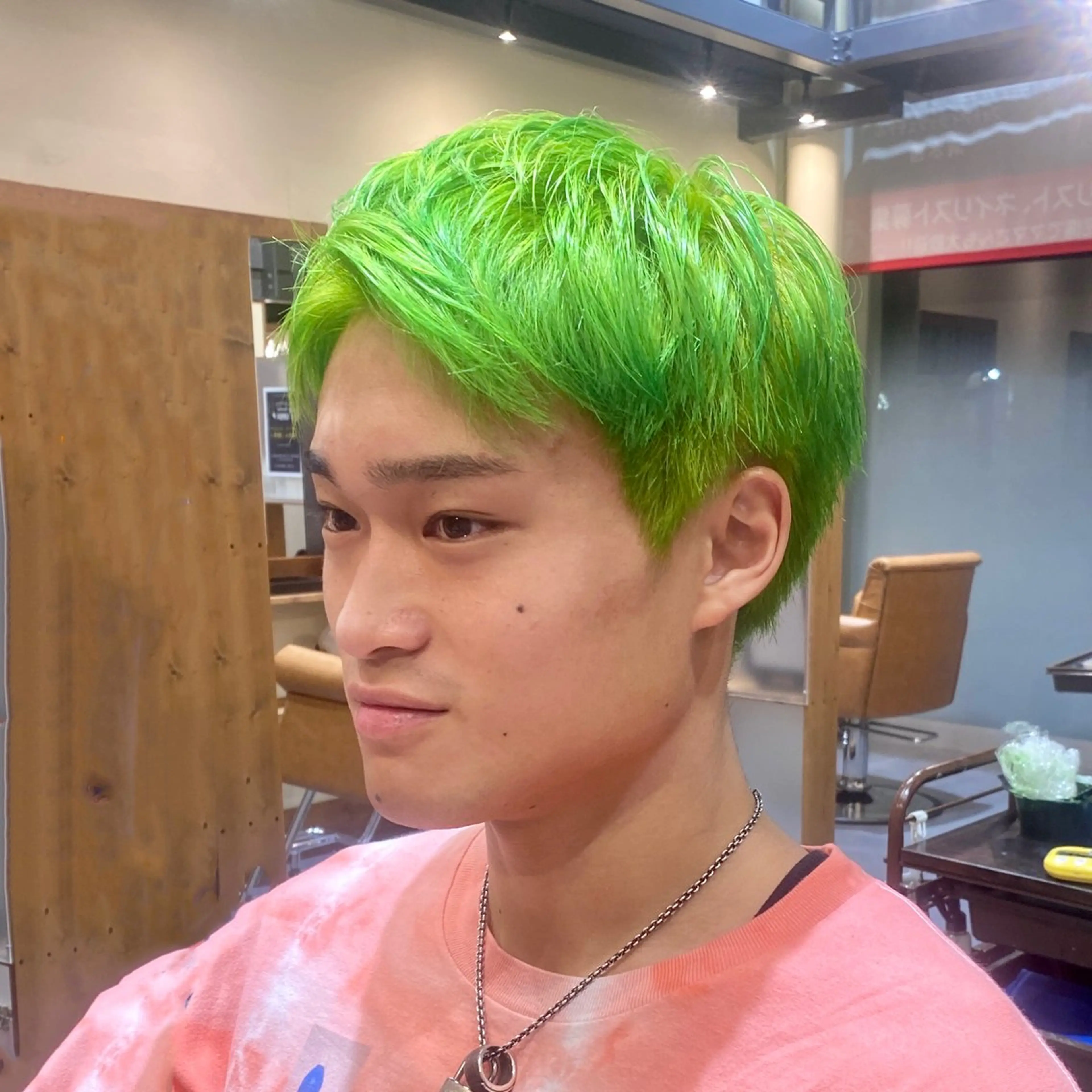 メンズ アップバング メンズハイトーン ユウリ YURIのヘアスタイル