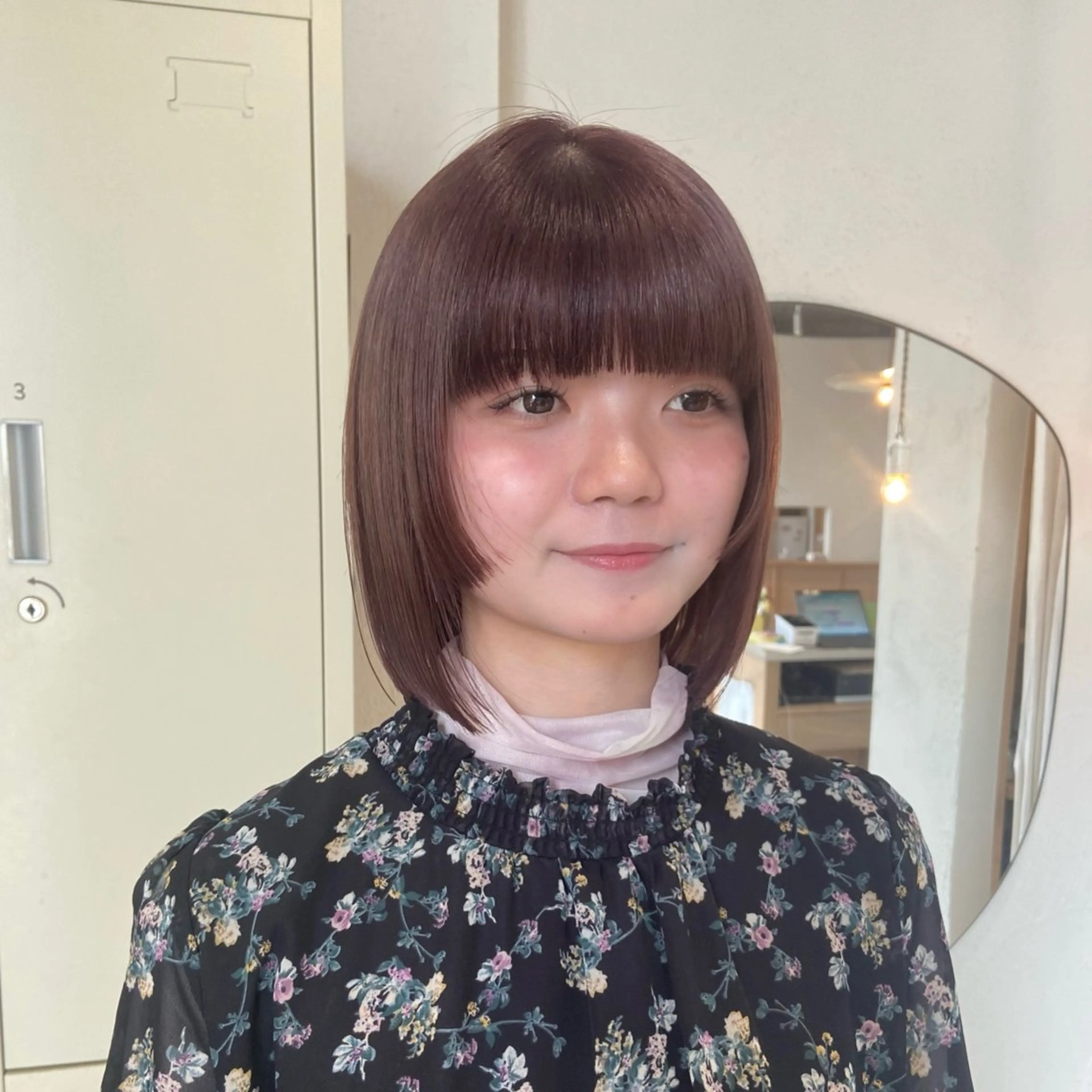 ミディアム カラー ベージュカラー ブリーチ ピンクカラー ピンクベージュ 顔周りカット ヘアカラー 石川 瑠琉のヘアスタイル