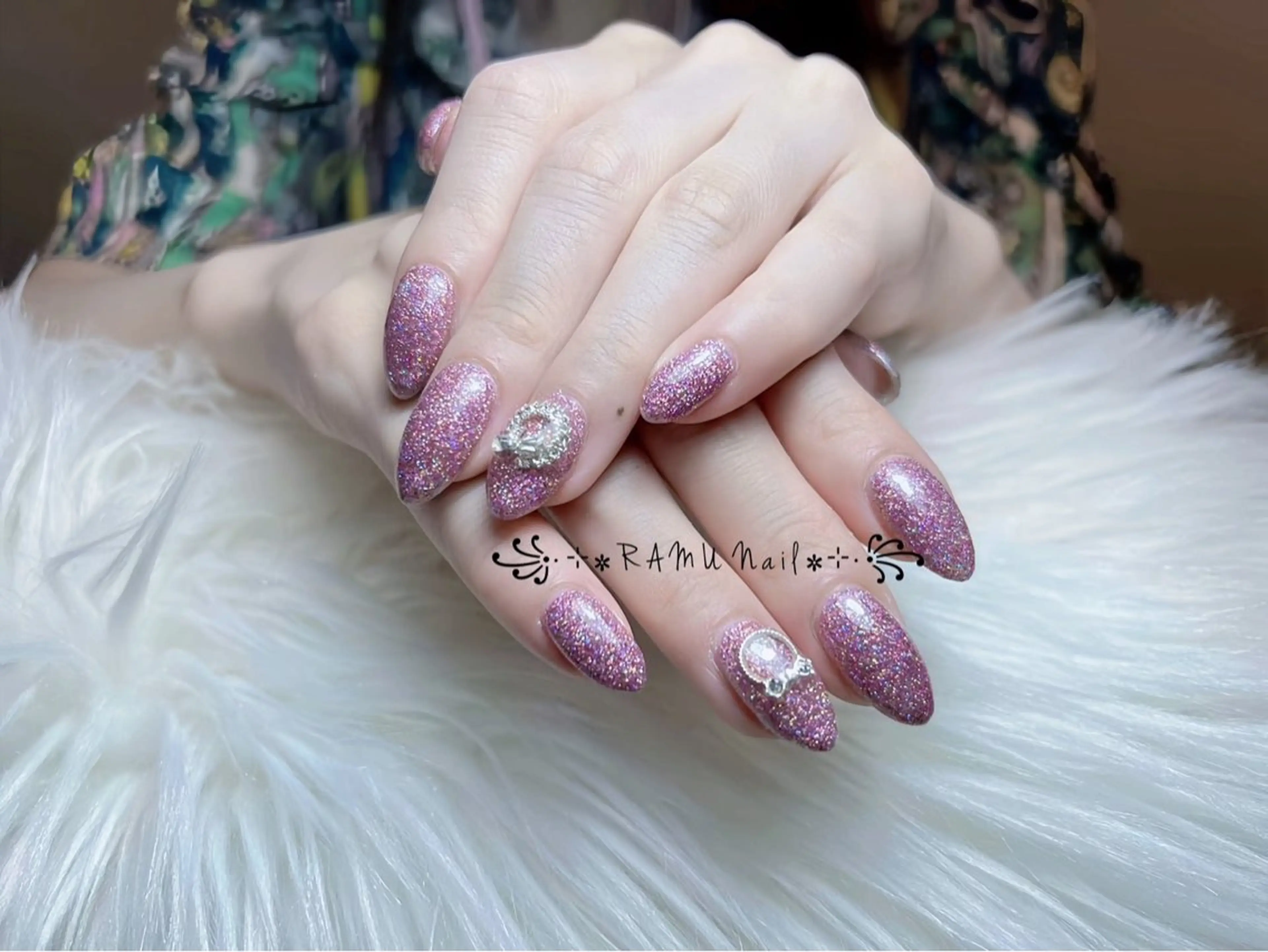 ネイル キラキラネイル マグネットネイル ミラーネイル ピンク ワンホンネイル ハンドネイル RAMU Nail 恵比寿店のネイルデザイン