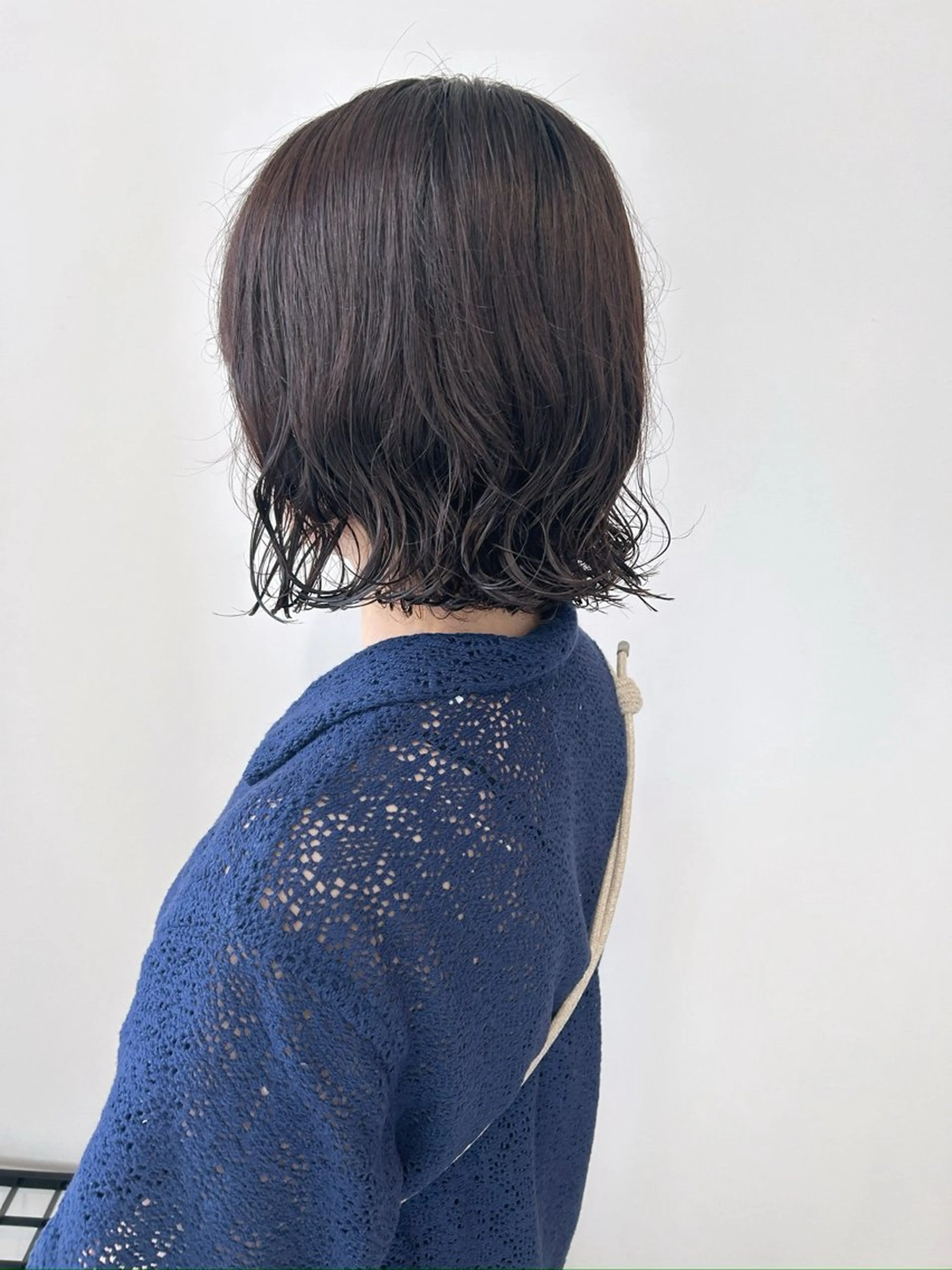 ミディアム カラー パーマ ENIF ツキのヘアスタイル