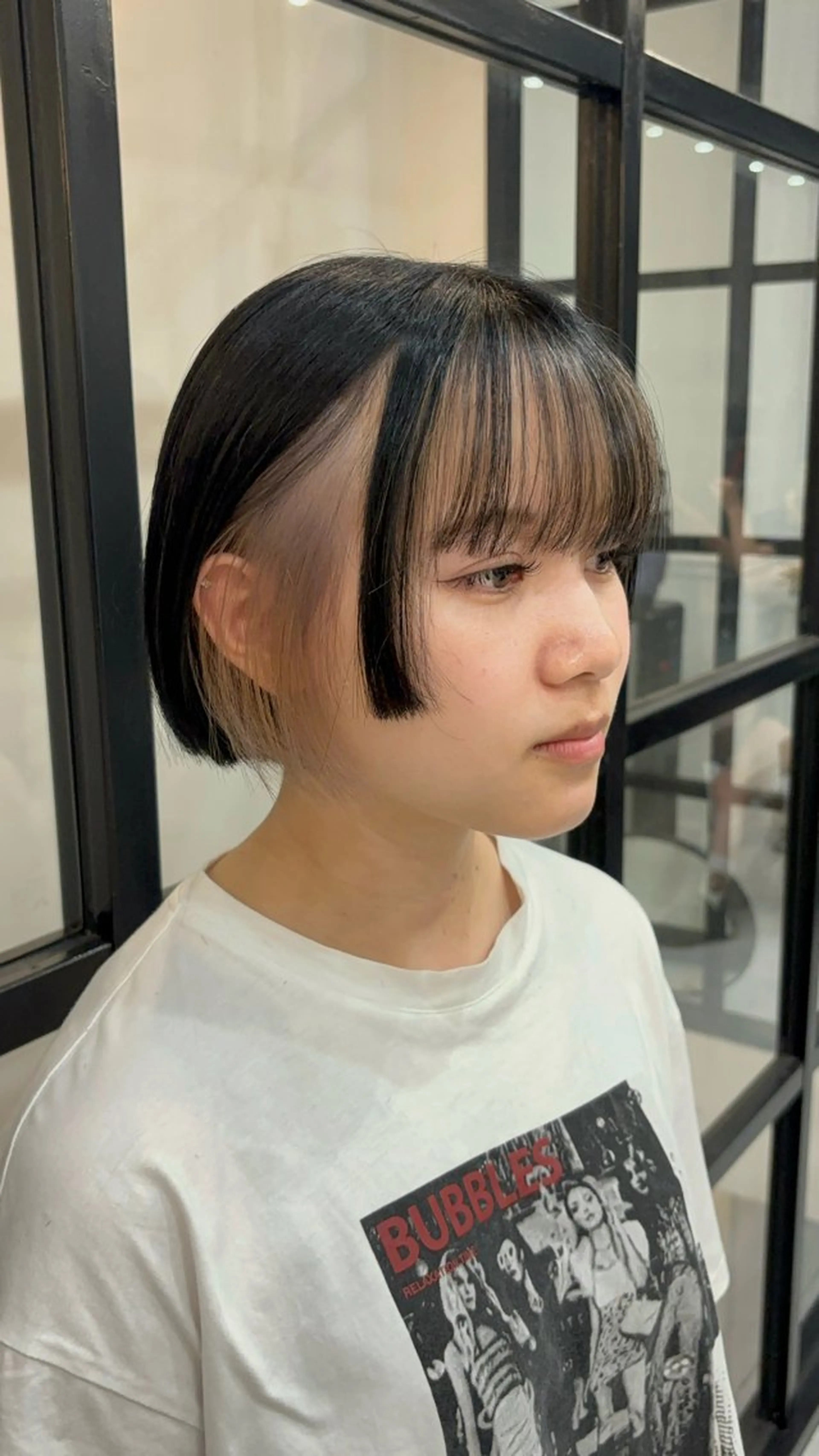 ショート カラー ブリーチ インナーカラー ボブ 顔周りカット 姫カット MaisonHALU 松浦光咲のヘアスタイル