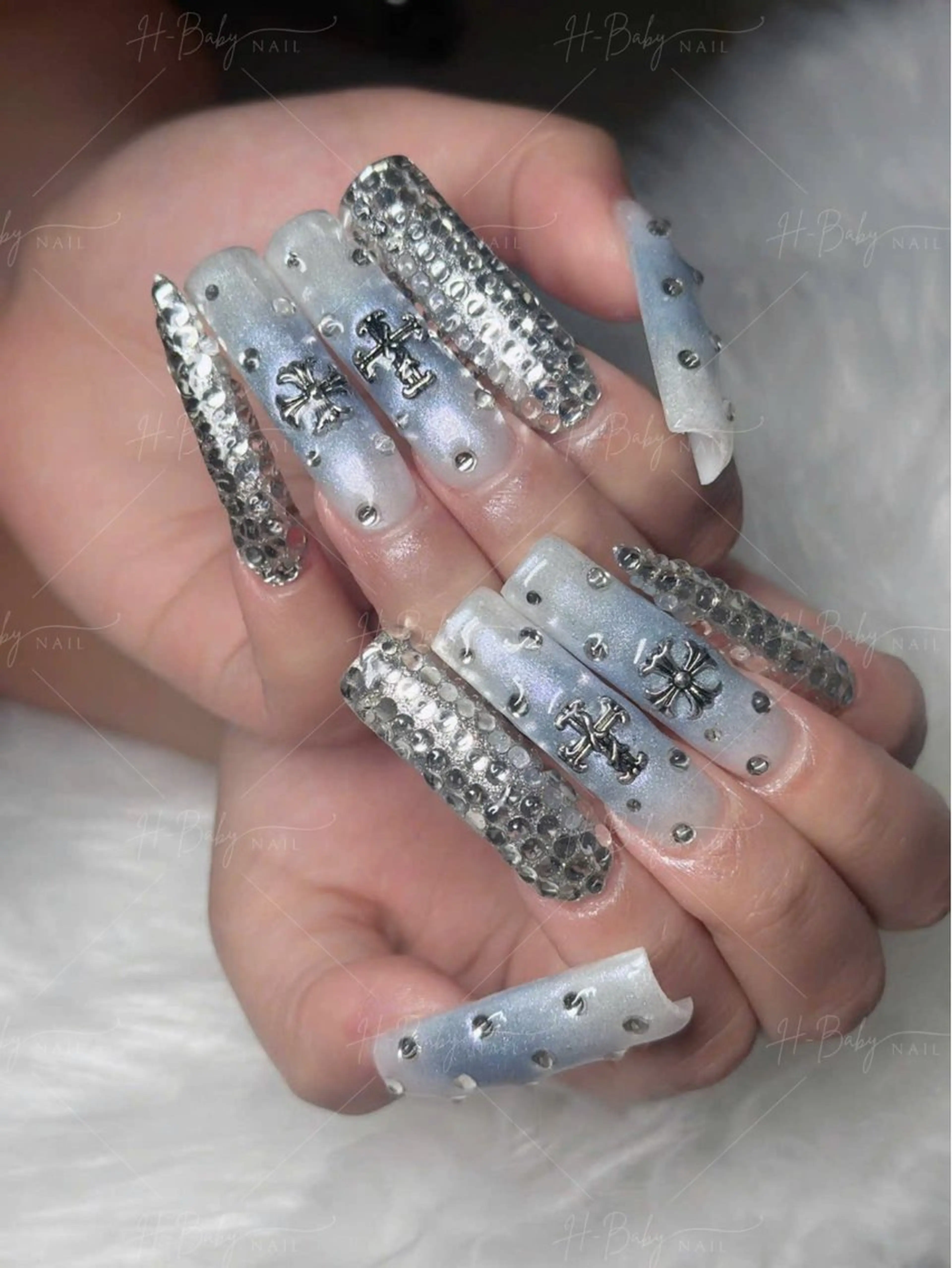 ネイル オーロラネイル フレンチネイル ジェルネイル ハロウィン キラキラネイル H.baby Nail Salonのネイルデザイン