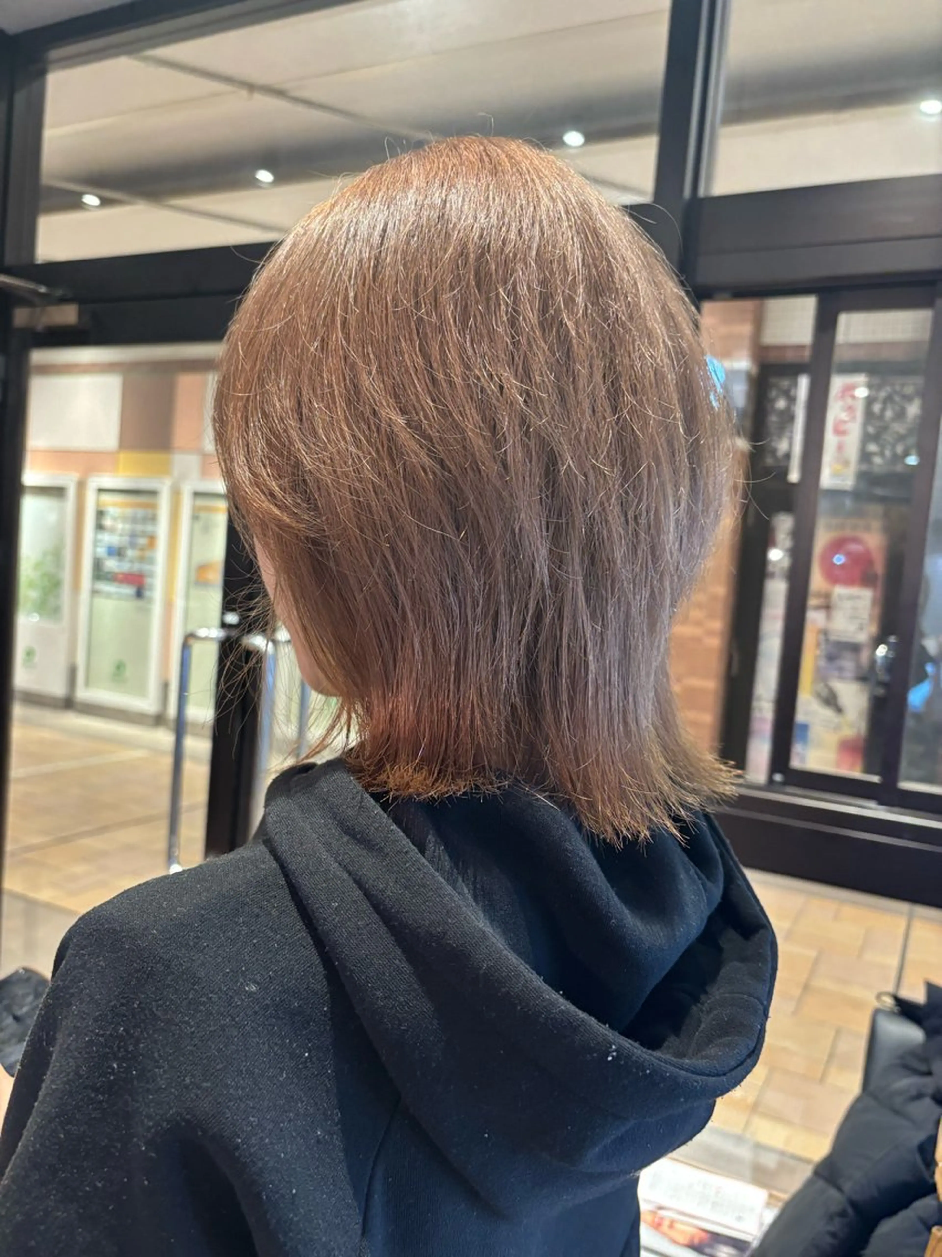 ミディアム カラー ベージュカラー ブリーチ ミルクティーベージュ ヘアカラー トリートメント 🎀ワンレンボブ🎀 ワンカラー　あゆみのヘアスタイル