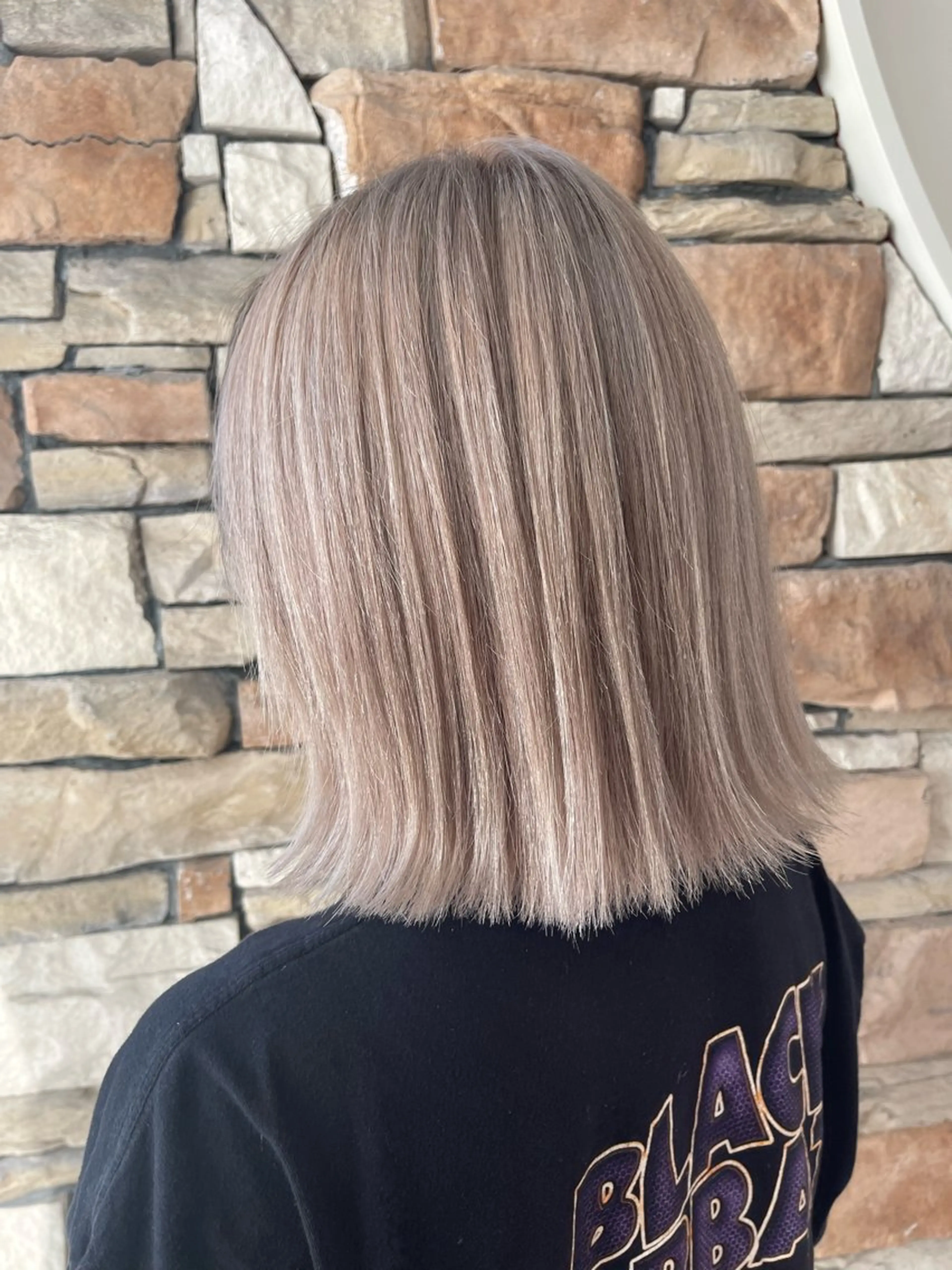 ミディアム カラー 藤元 美咲のヘアスタイル