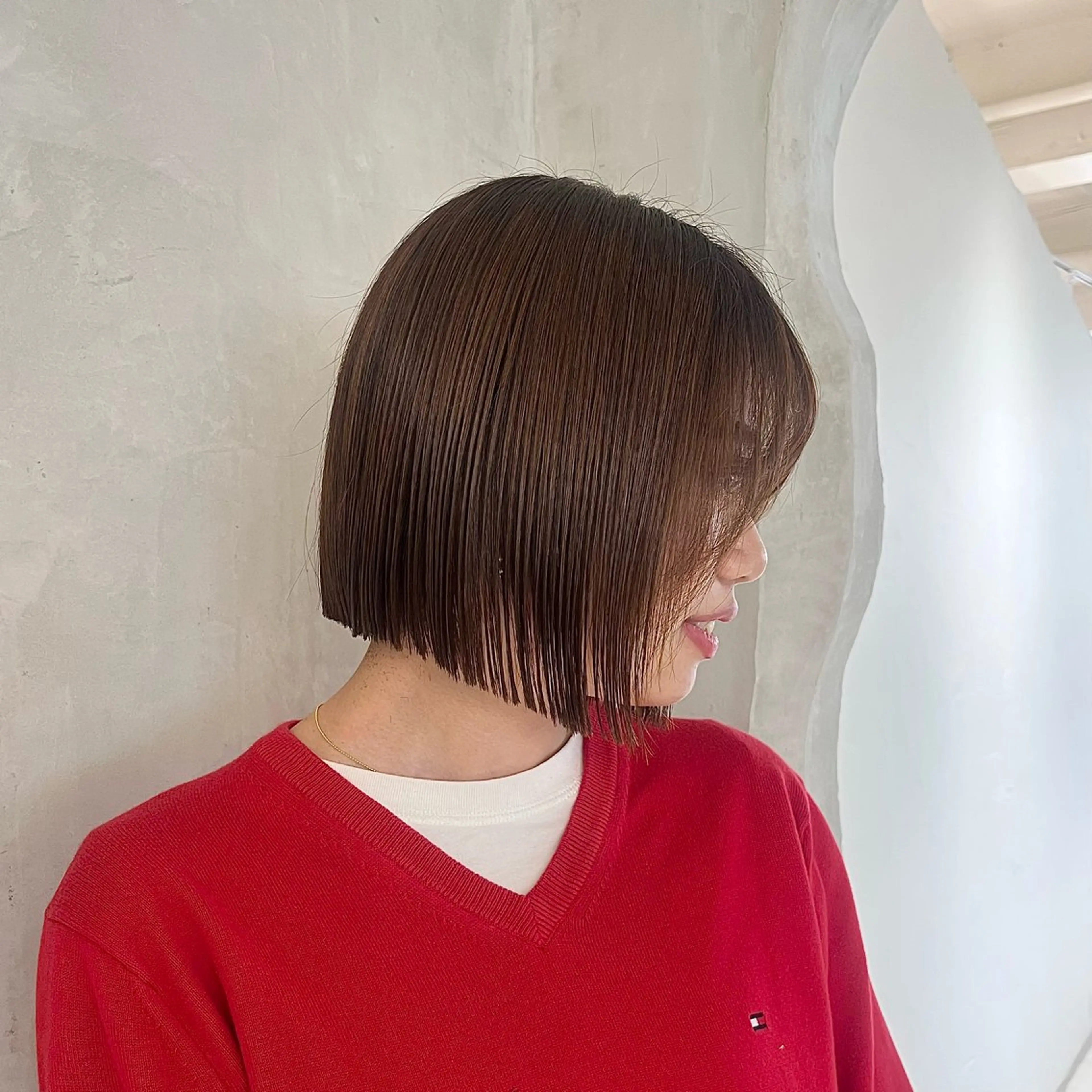 ミディアム ボブ effect横浜所属・切りっぱなしボブ/ 艶カラー/綾莉のヘアスタイル