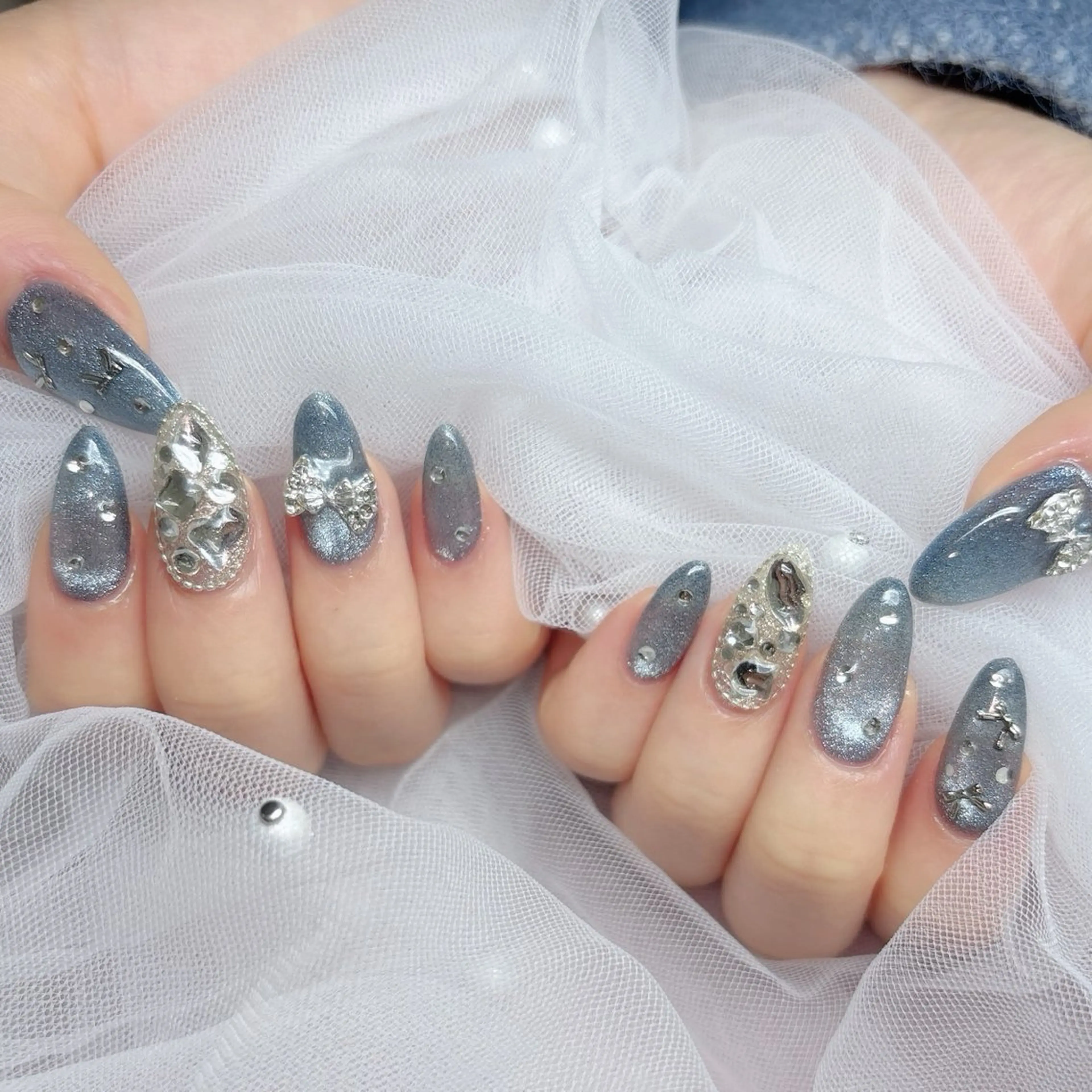 ネイル 水色 リボン ストーンネイル ワンホンネイル ハンドネイル ハンドケア Epokku ネイルサロンのネイルデザイン