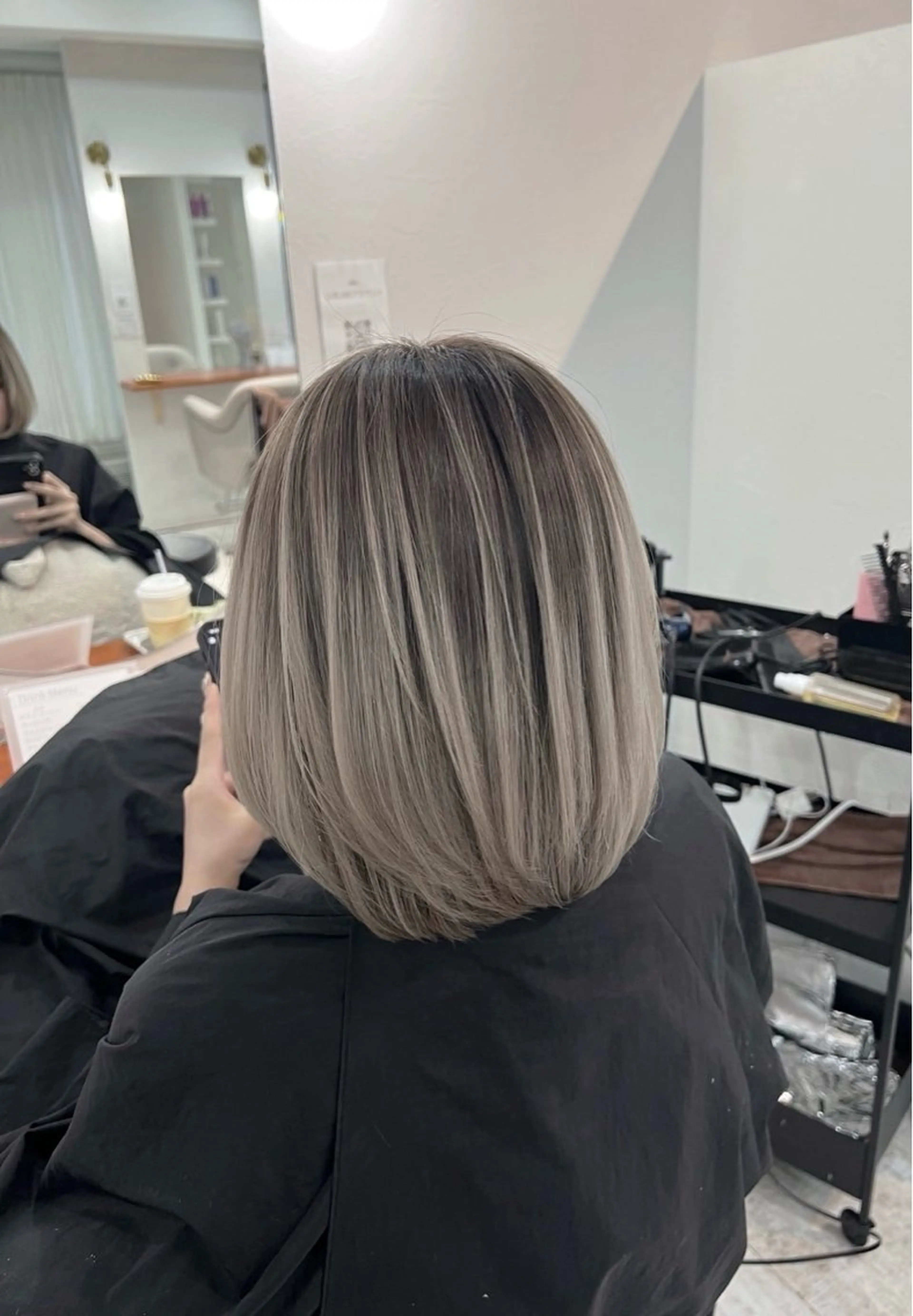 ショート カラー バレイヤージュ グレージュ レイヤーカット ヘアカラー トリートメント ROBIN所属・指名数No.1 /NAOYAのヘアスタイル