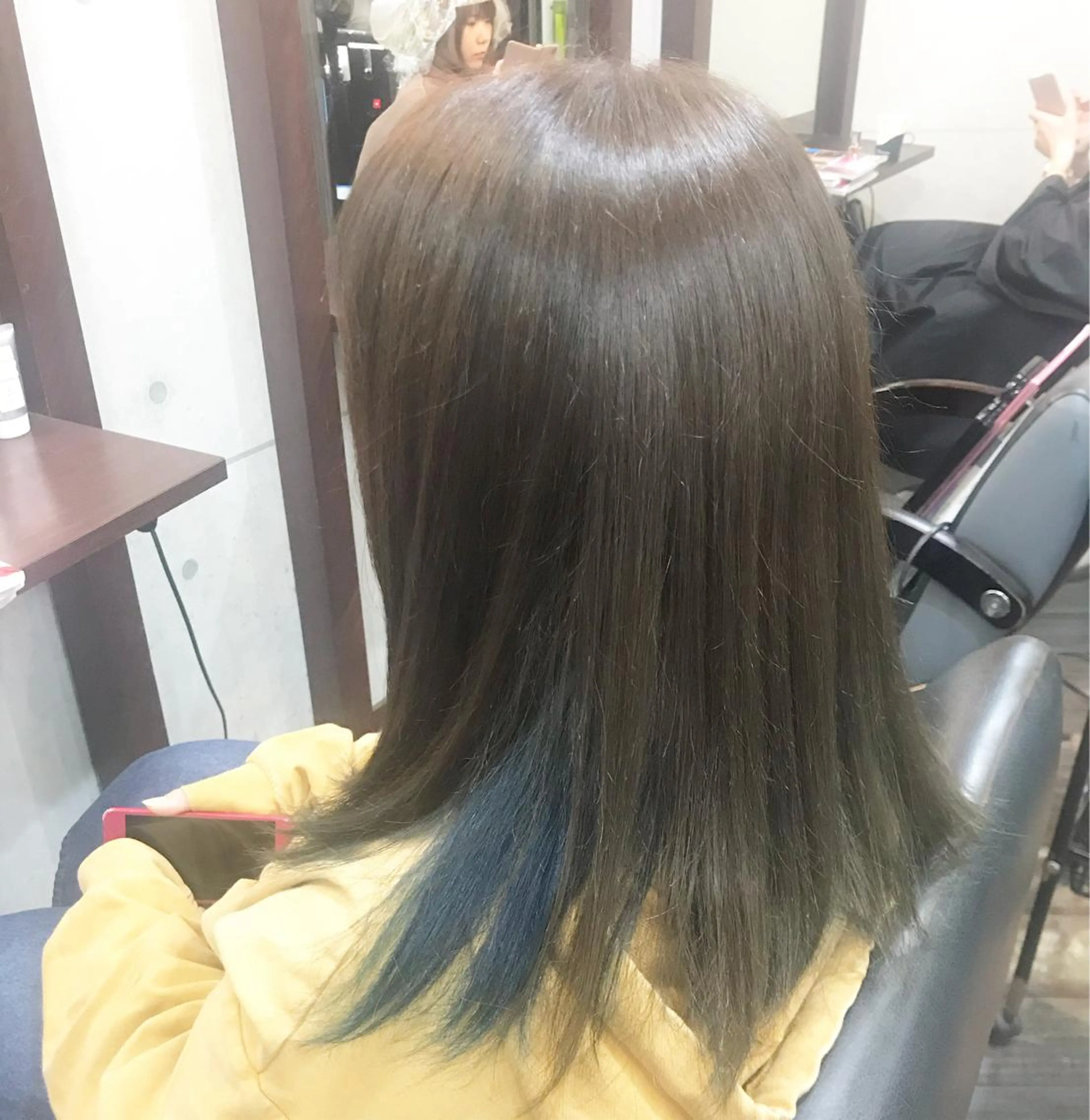 セミロング カラー インナーカラー cocoru所属・＊横浜駅＊ 金子 誠也のヘアスタイル