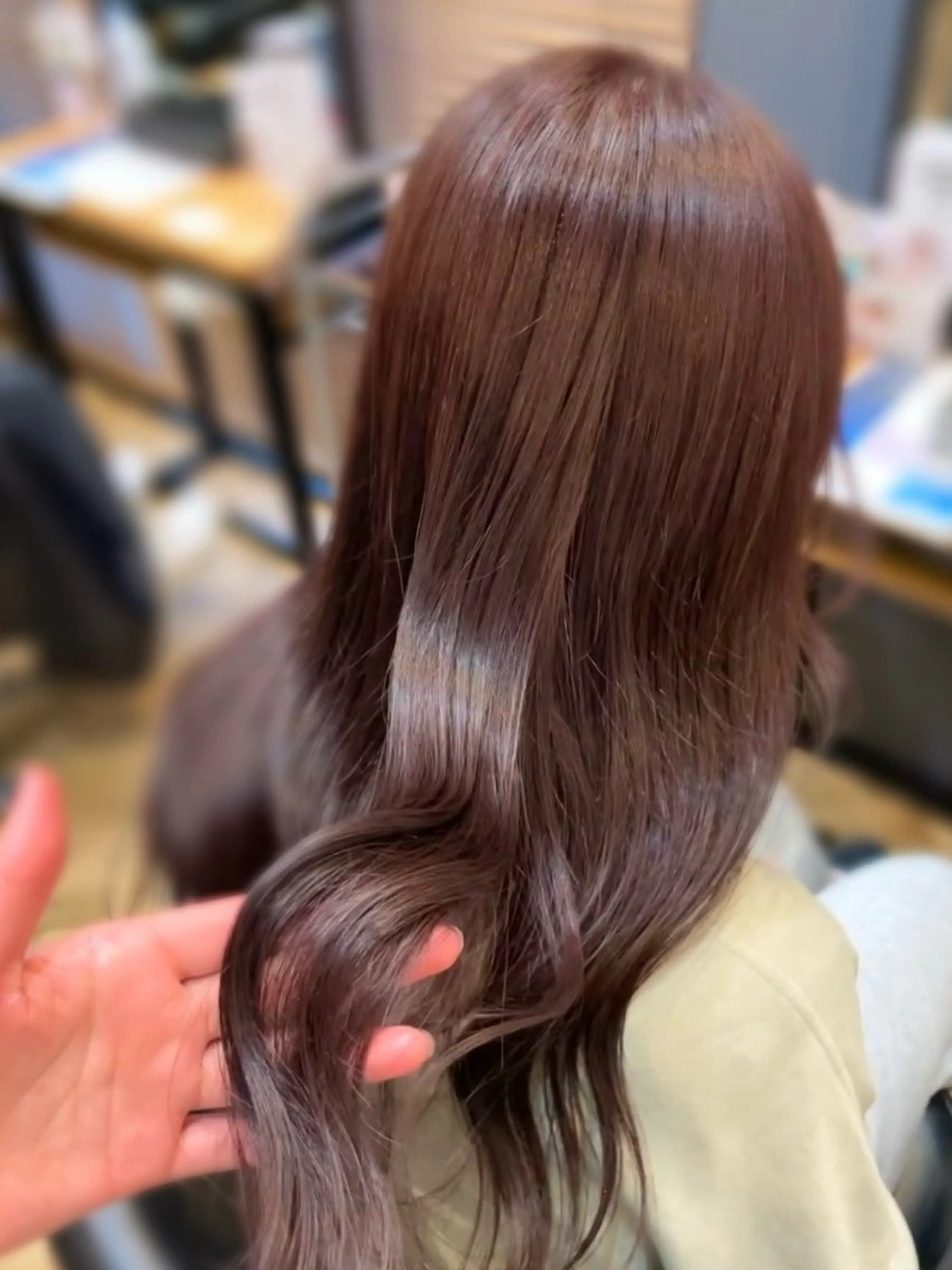 ロング レッドブラウン ロング 鎌取/透明感カラー /ボブ/顔まわりのヘアスタイル