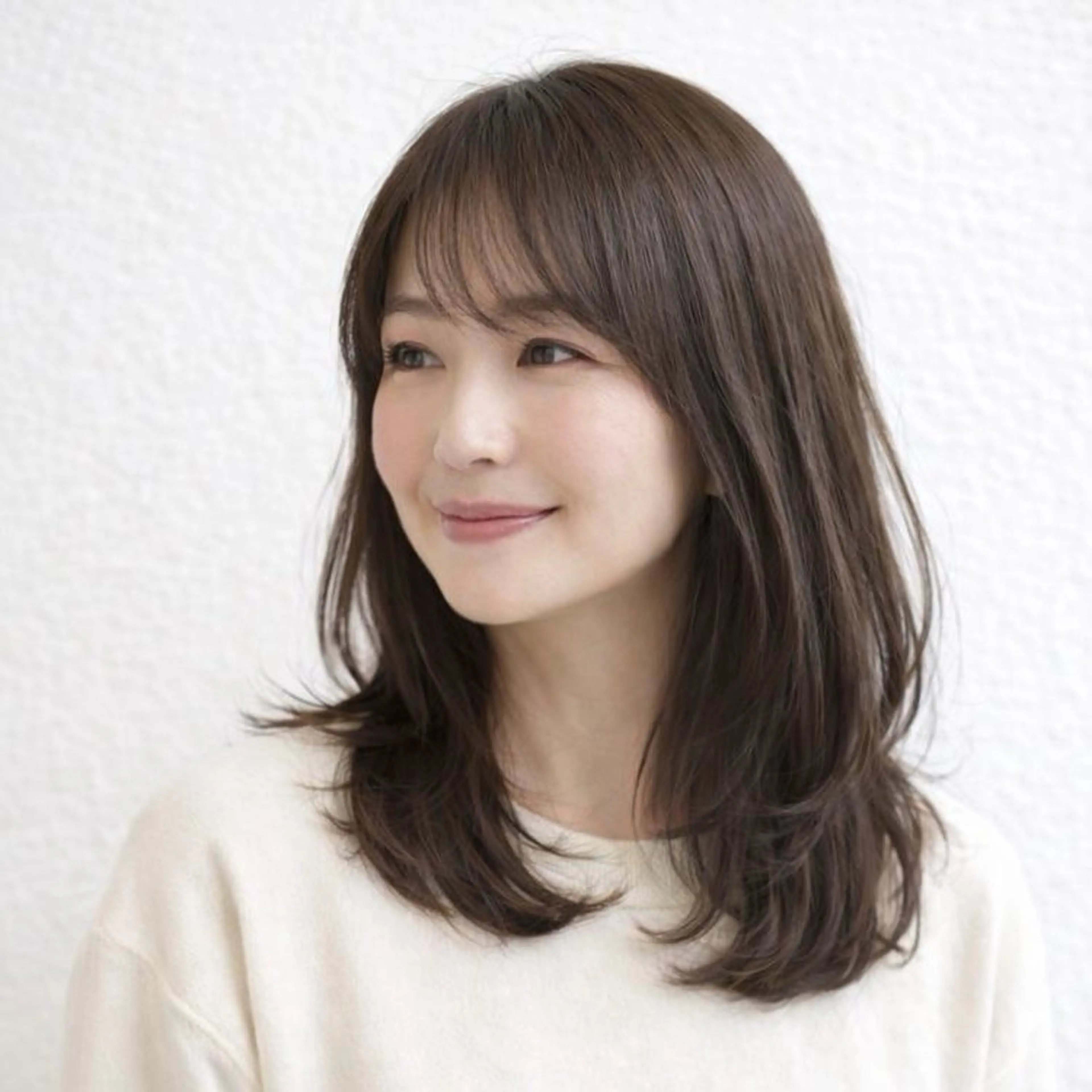 ミディアム カラー ブラウンカラー ナチュラルブラウン レイヤーカット カット ヘアカラー トリートメント 佐藤 舞のヘアスタイル