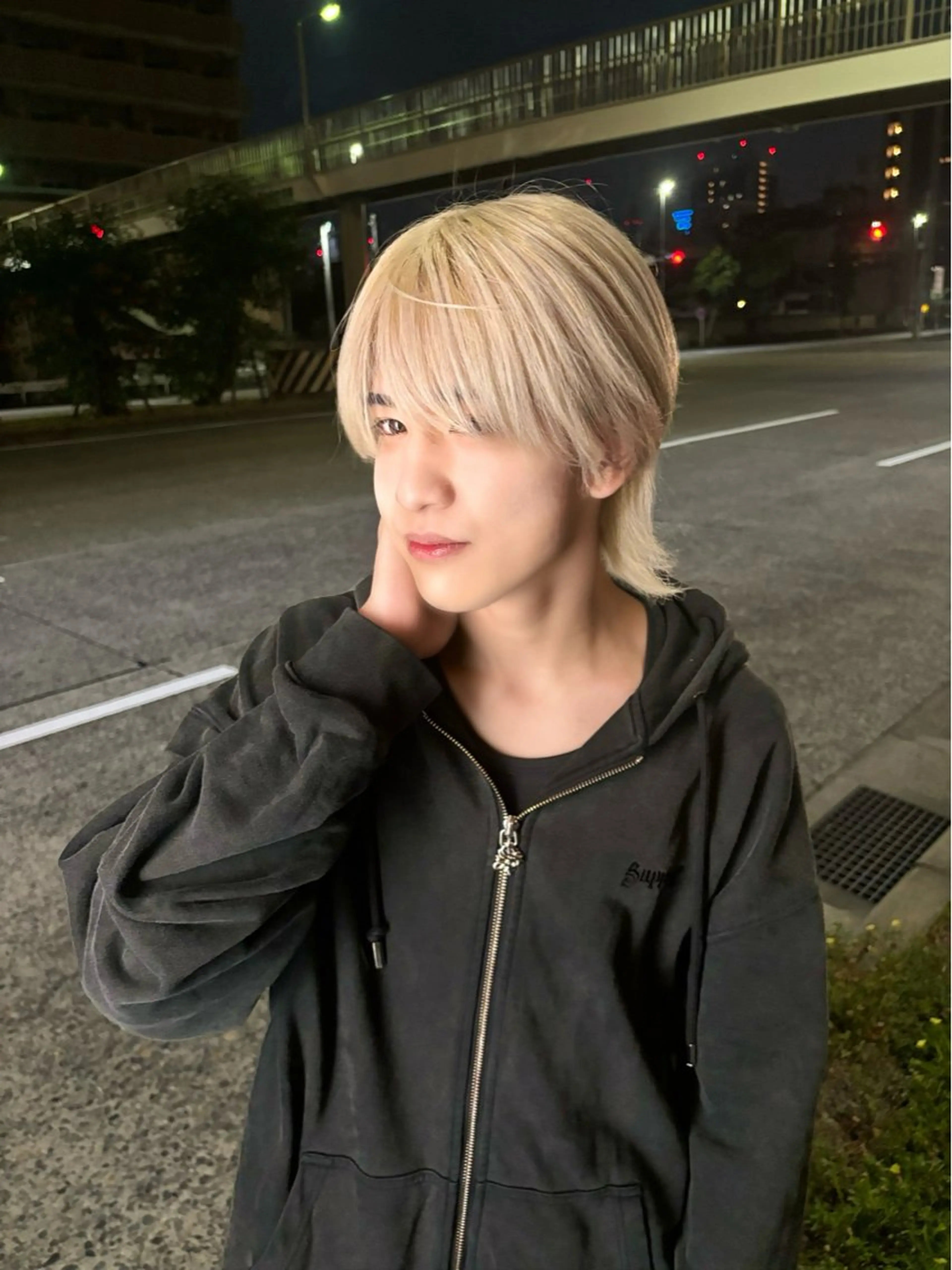 ミディアム カラー メンズ メンズブリーチ メンズハイトーン メンズ韓国風 メンズウルフカット ブリーチ カット ヘアカラー トリートメント 🐶ひかる🐶 JILLSTUDIOのヘアスタイル