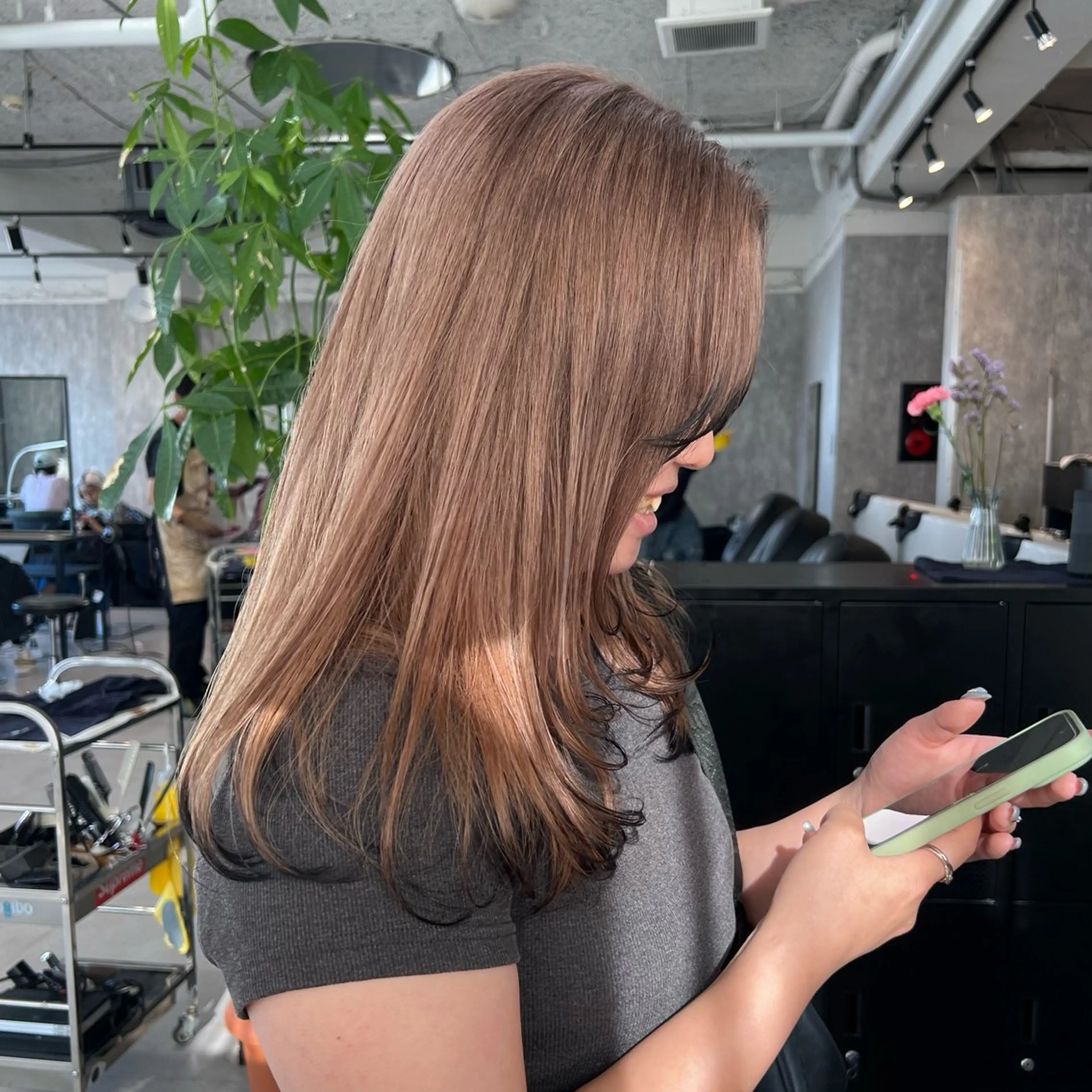 ロング TIDEHAIR SHIHOのヘアスタイル