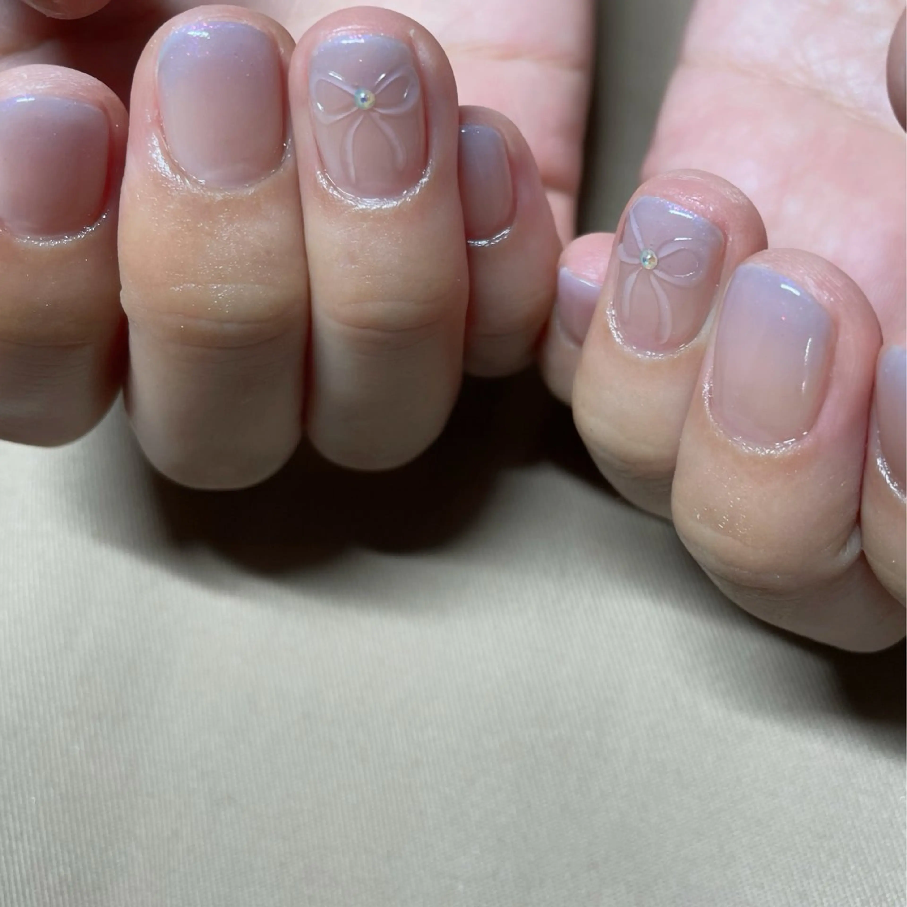 ネイル チークネイル グラデーション ラメ(グリッター) ぷっくりネイル リボン ハンドネイル nail 6.のネイルデザイン