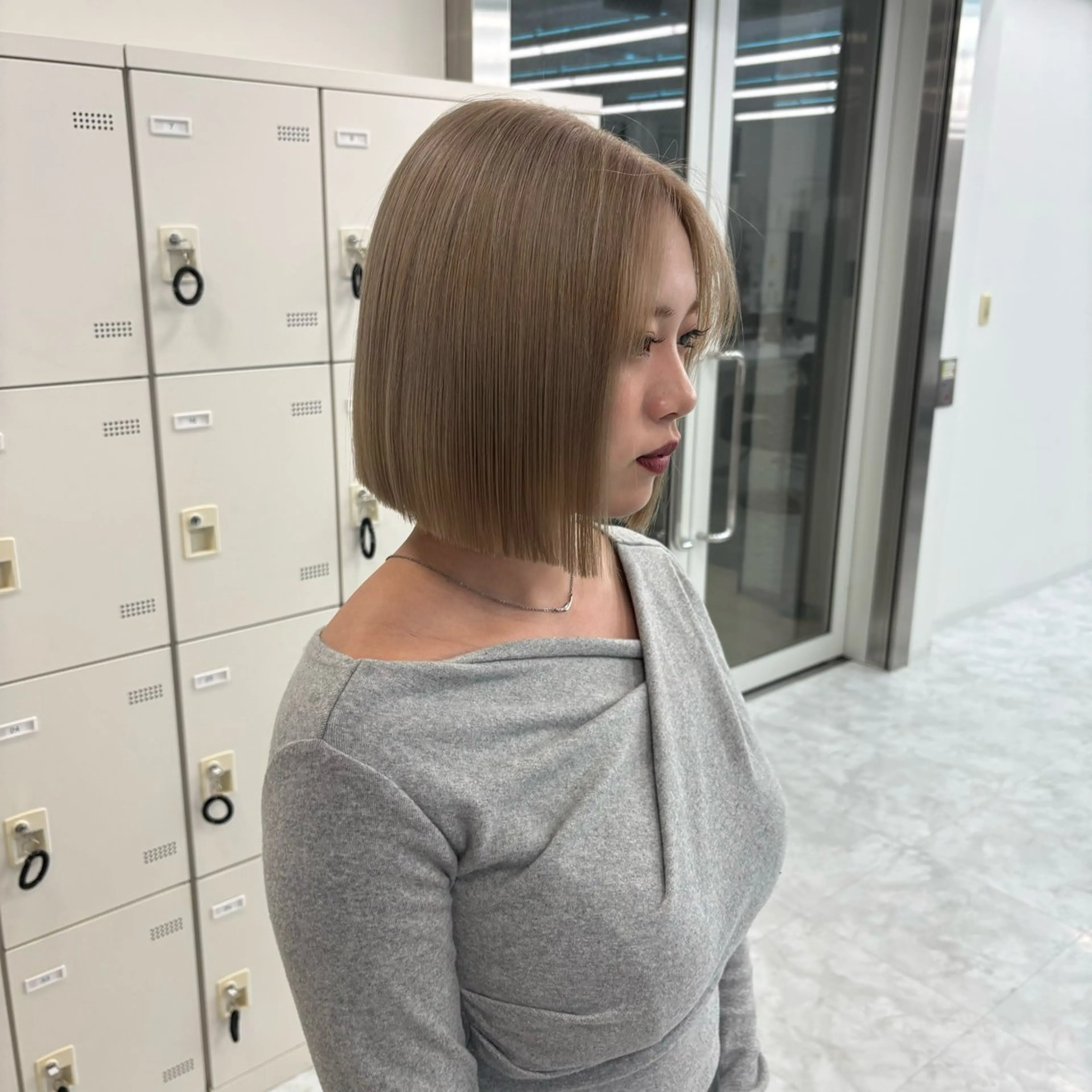 ミディアム カラー モテ髪💕ハイトーン ベージュ yuriaのヘアスタイル