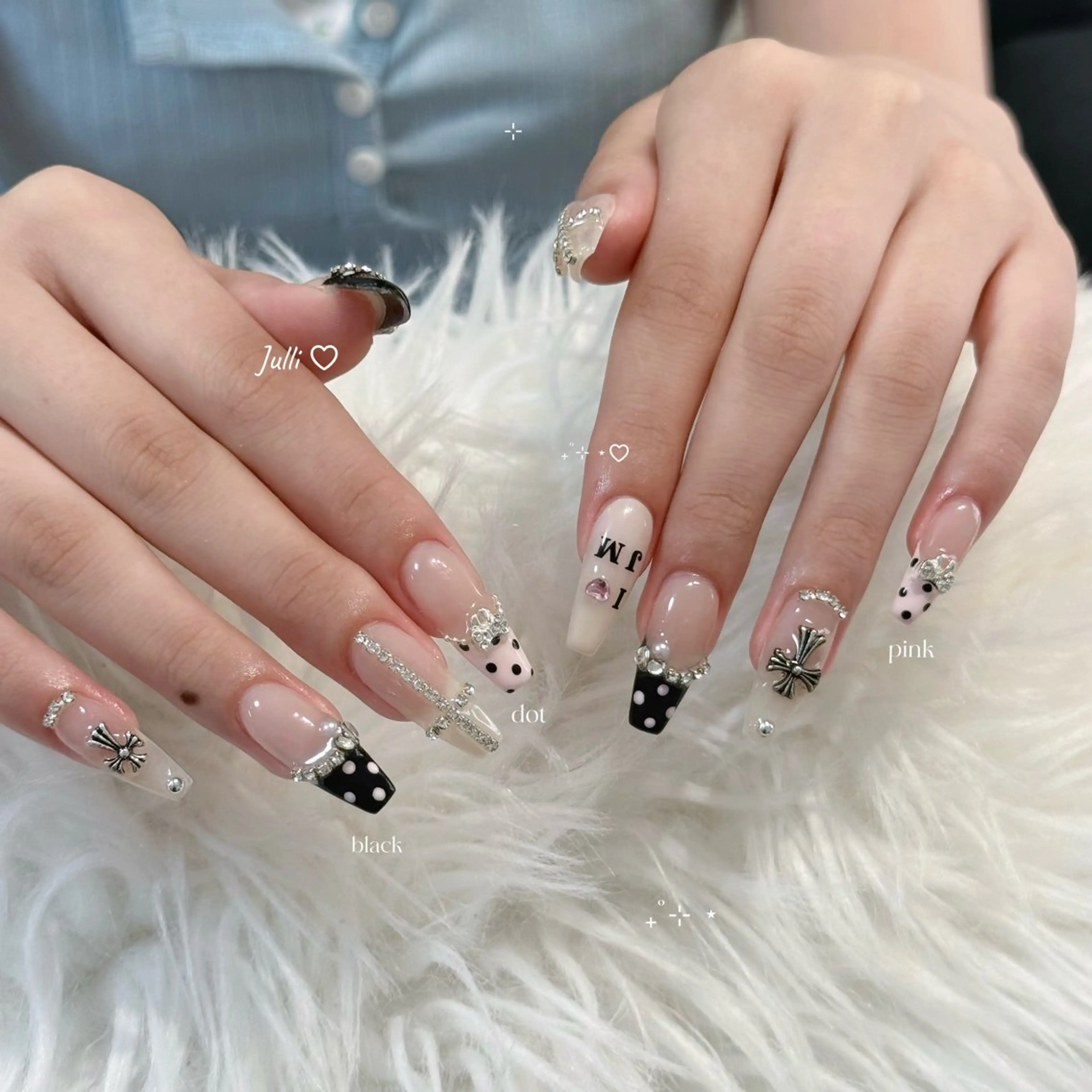 ネイル フレンチネイル ジェルネイル キラキラネイル 韓国ネイル マグネットネイル Julli NailStudioのネイルデザイン