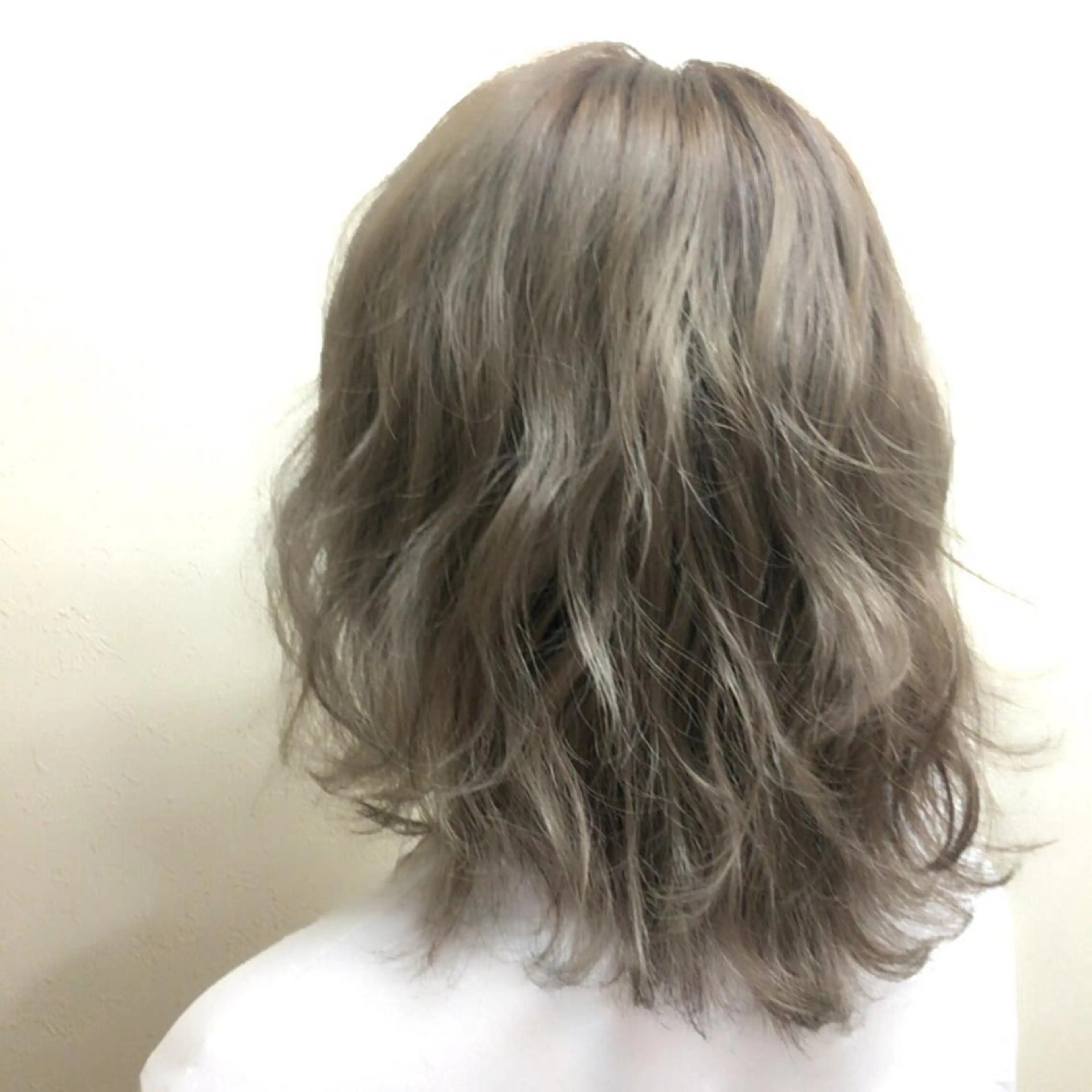 カラー 工藤 綾華のヘアスタイル
