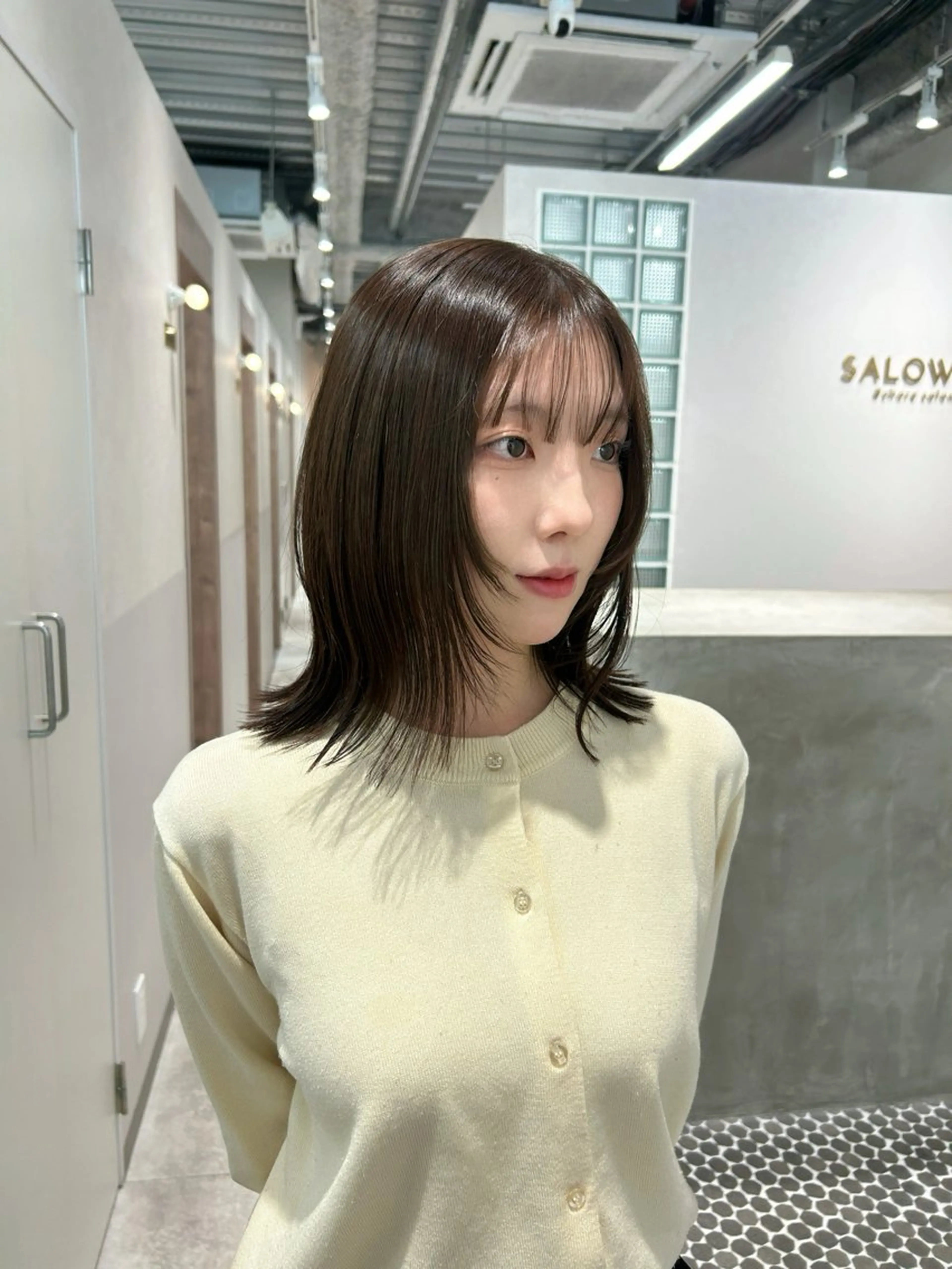 ミディアム カラー ブラウンカラー オリーブブラウン カット ヘアカラー トリートメント ヘッドスパ SALOWIN栄 三丁目 木戸里実のヘアスタイル