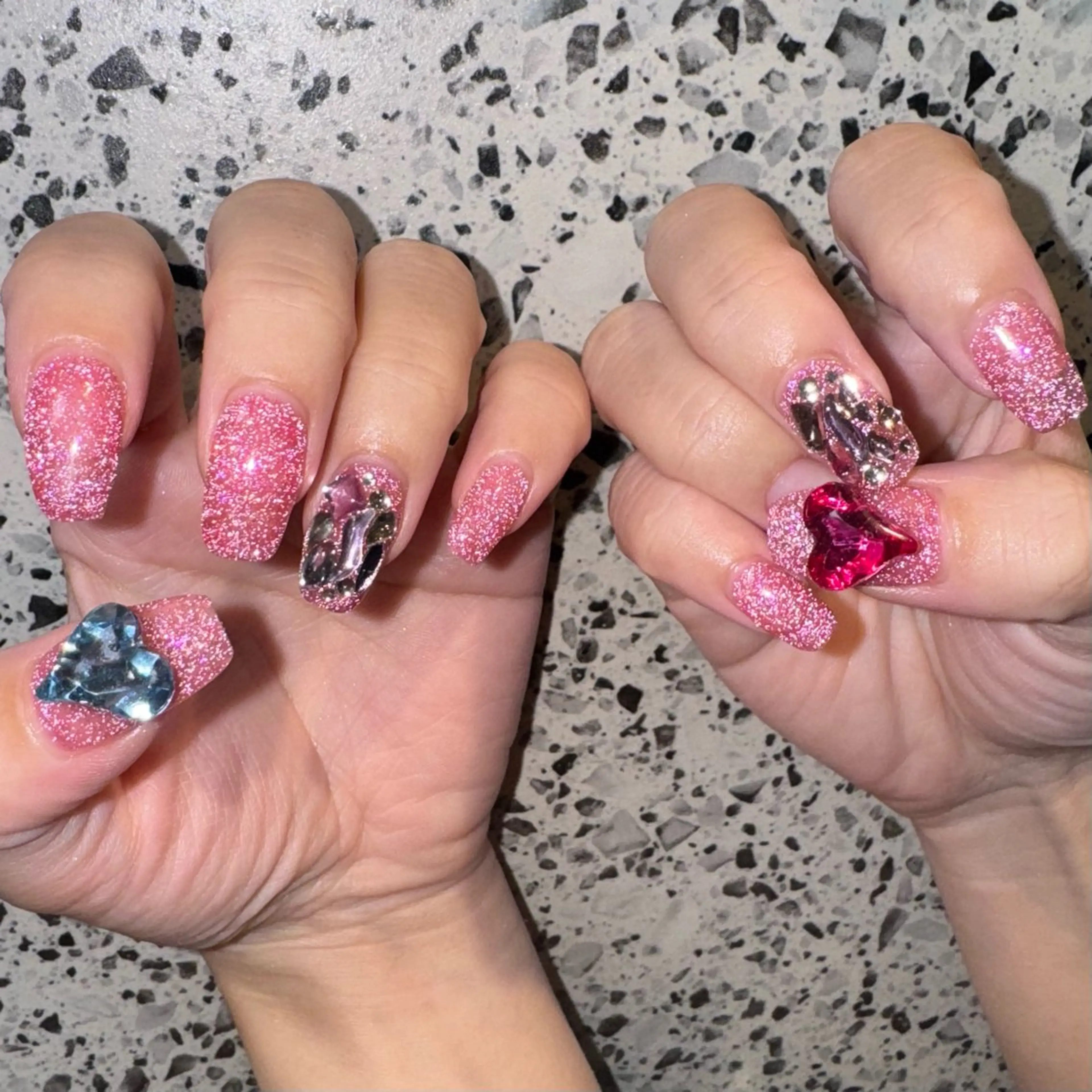 ネイル フラッシュネイル ハンドネイル RIEKO🍒 ワンホン♡推しネイルのネイルデザイン