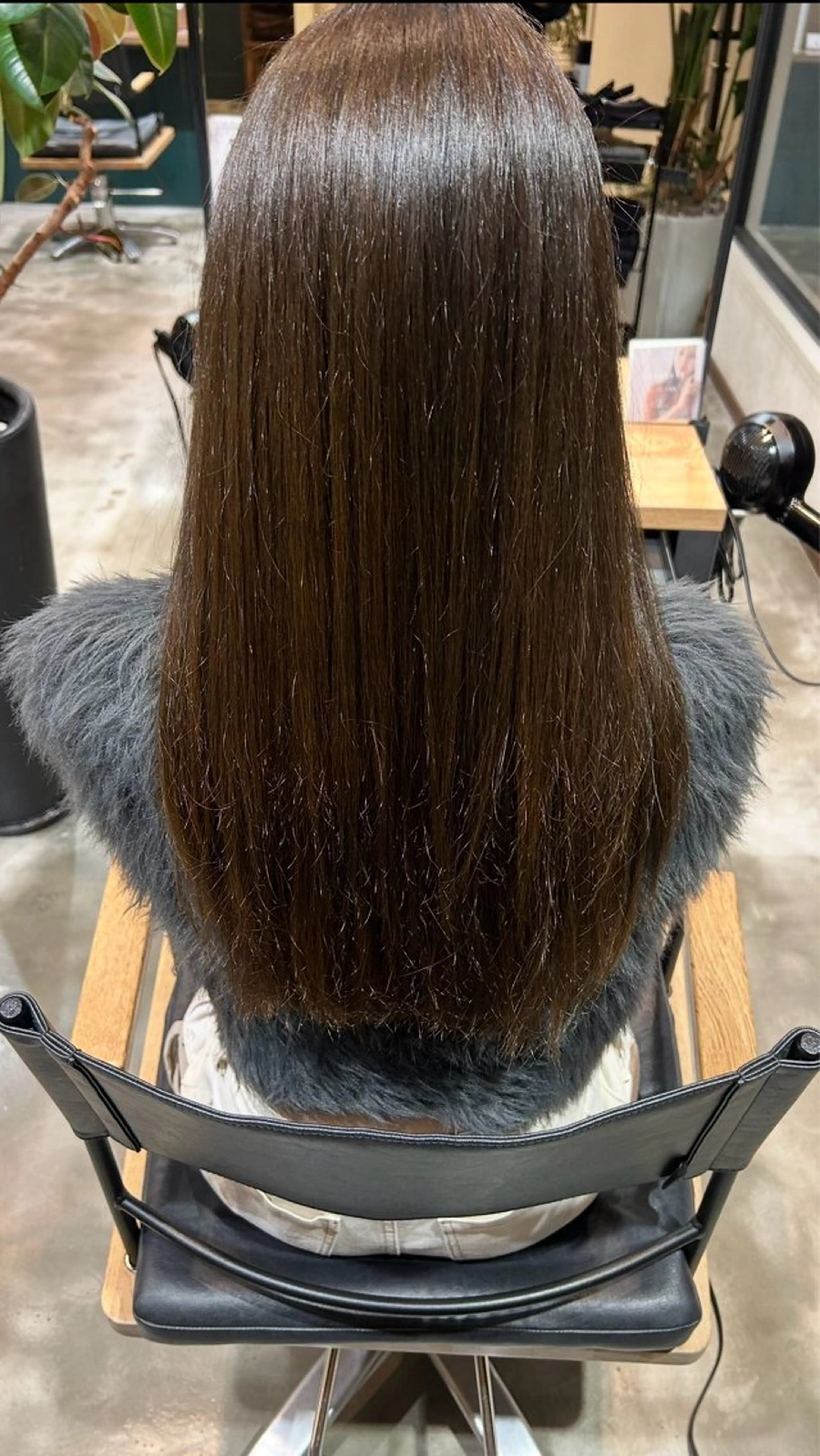 ロング ヘアカラー 坂井 唯人のヘアスタイル