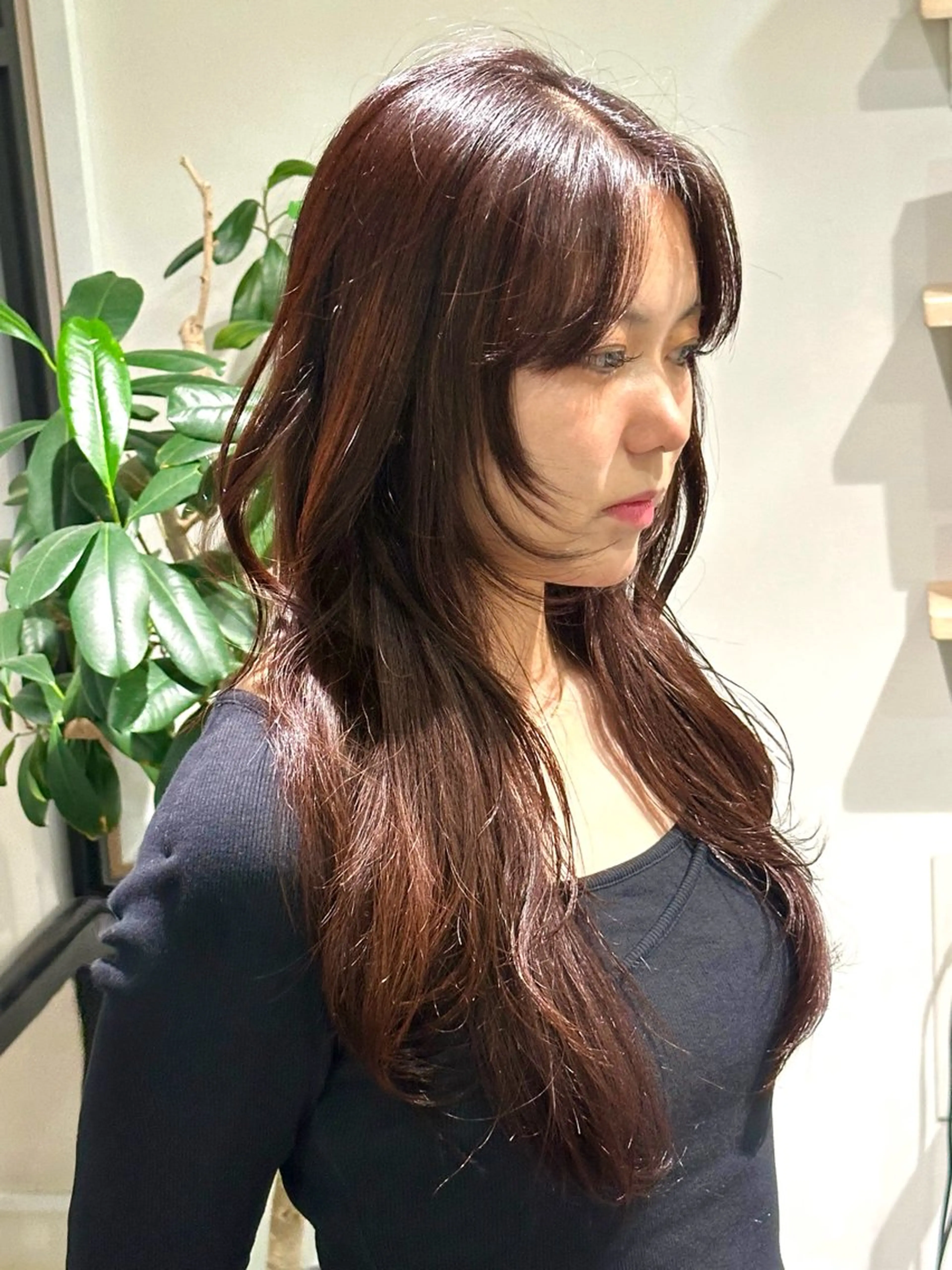 ロング カラー ロングレイヤー ボルドーカラー ブラウンカラー 顔まわりレイヤー レイヤーカット カット ヘアカラー トリートメント est-r.Fukuoka所属・マエダルイ🌐 レイヤースタイルのヘアスタイル