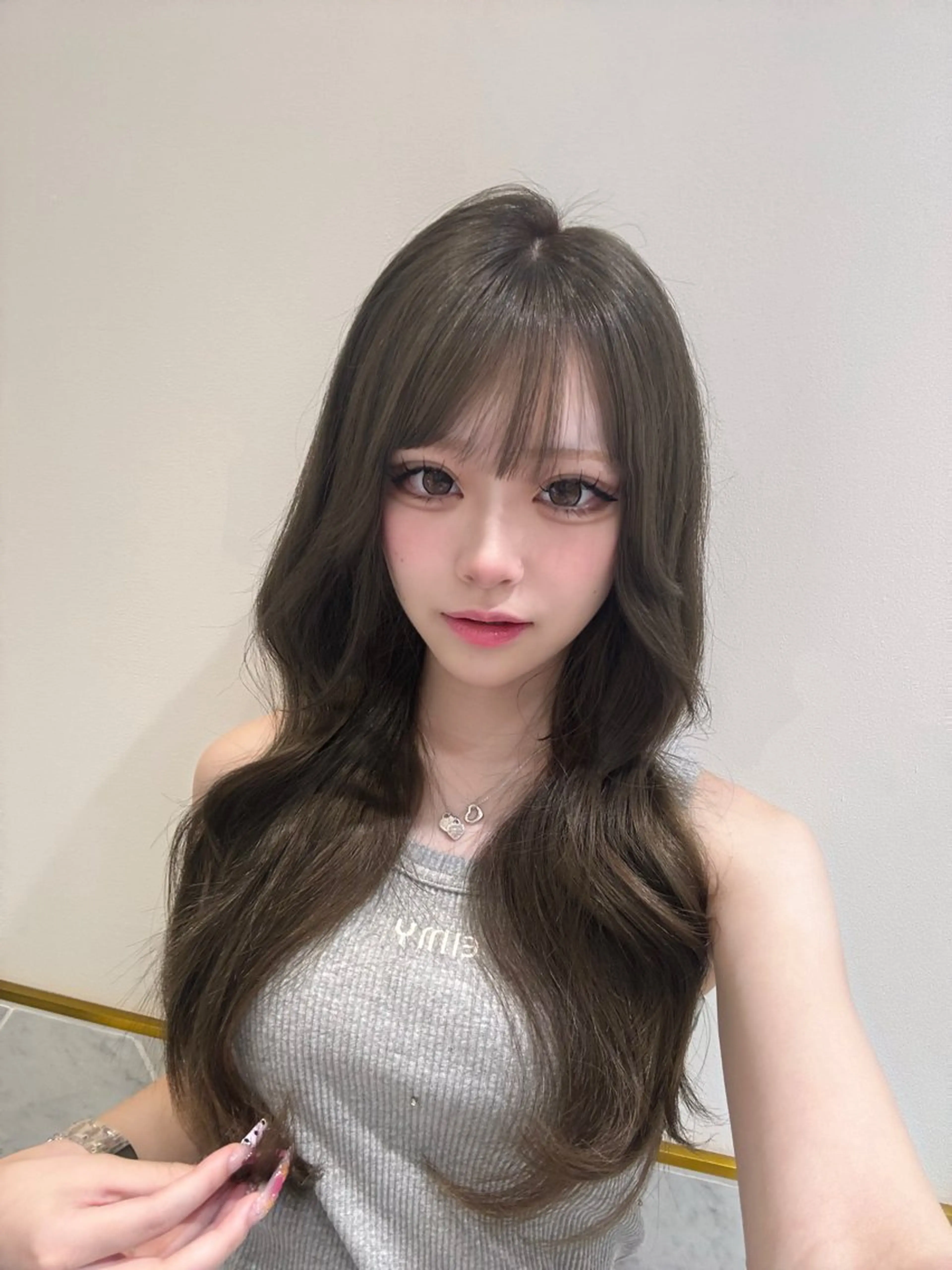 ロング カラー ベージュカラー オリーブベージュ ヘアカラー costes 今井芽依のヘアスタイル