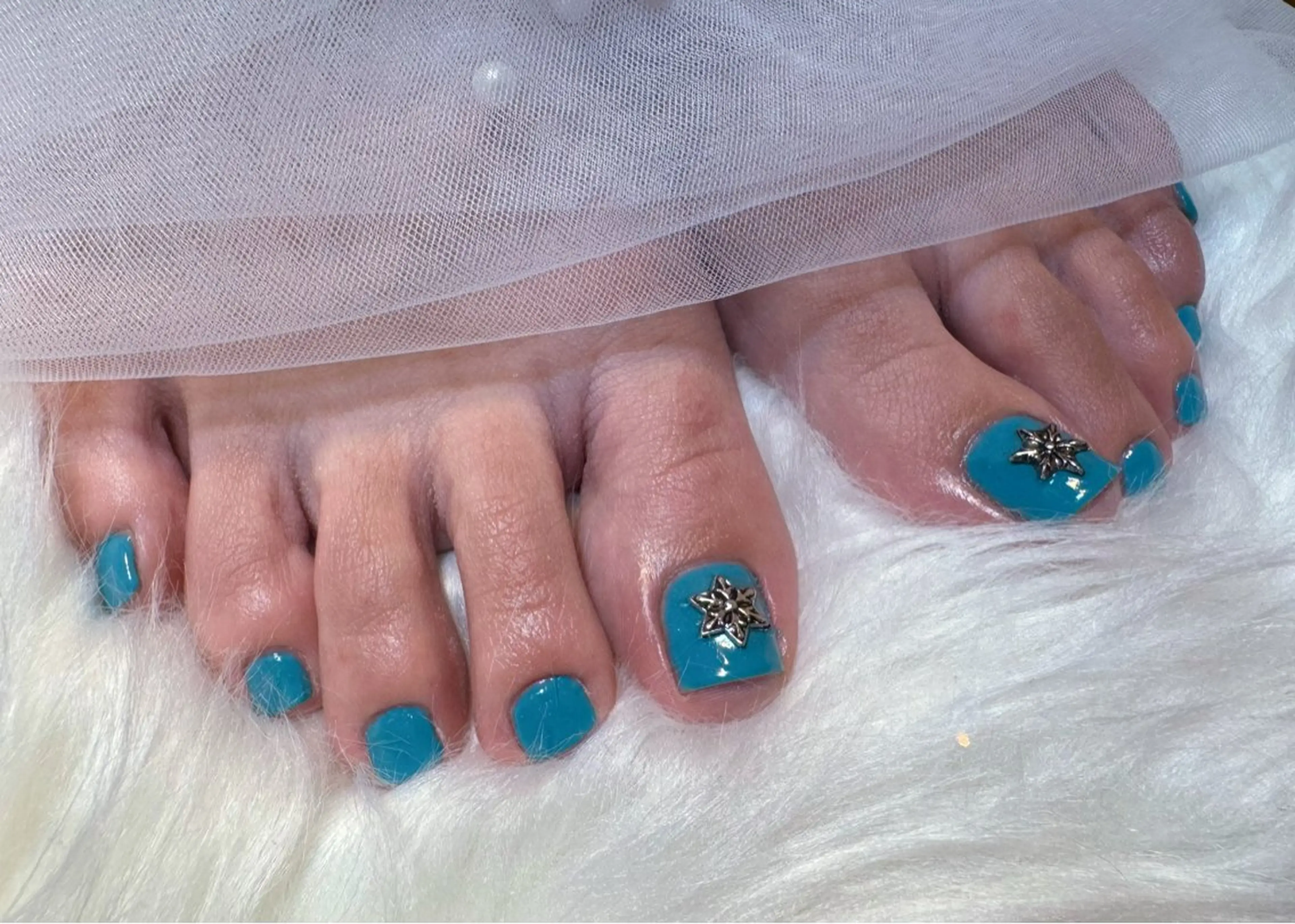 ネイル ブルー フットネイル ワンカラーネイル フットネイル K&R Nail所属・Nail Salon K&Rのネイルデザイン