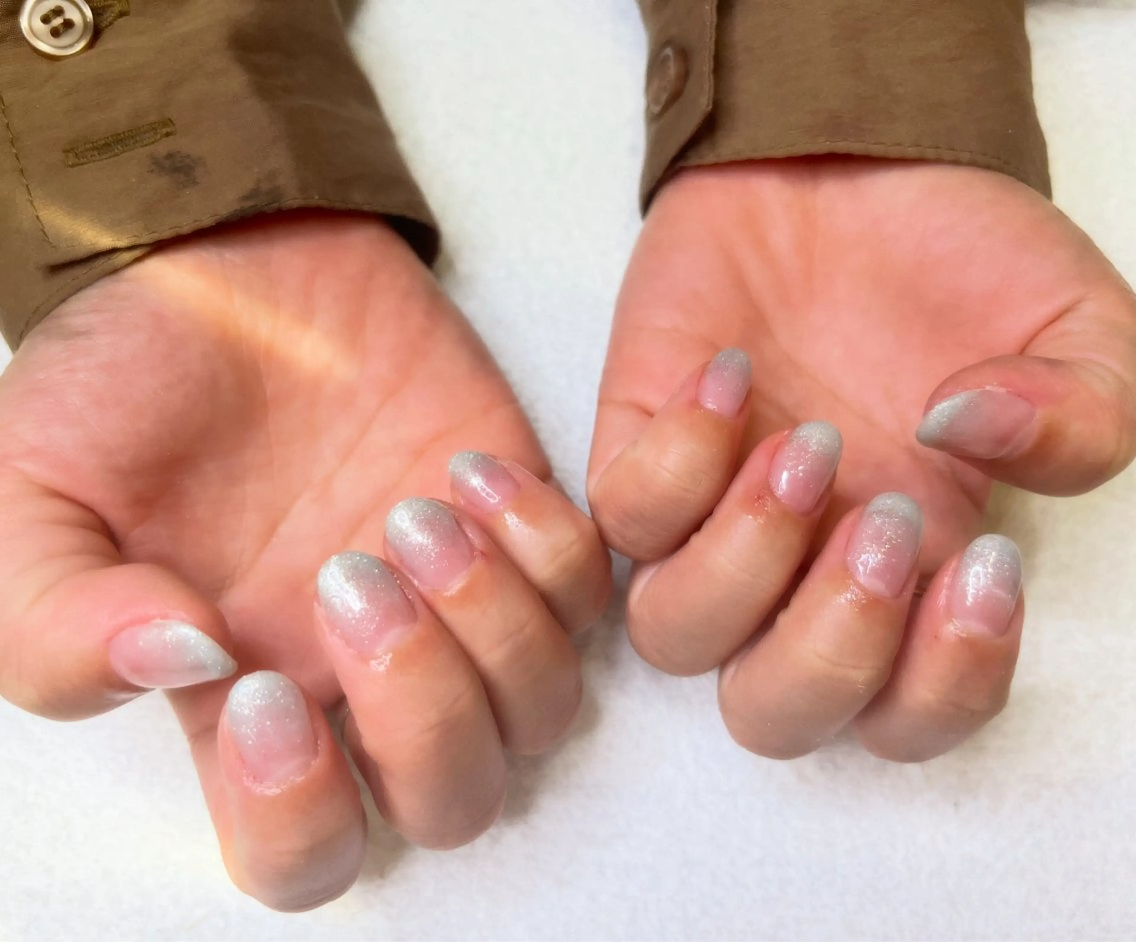 ネイル ブルー グラデーション ラメ(グリッター) ラメグラデーション ハンドネイル arce amiのネイルデザイン