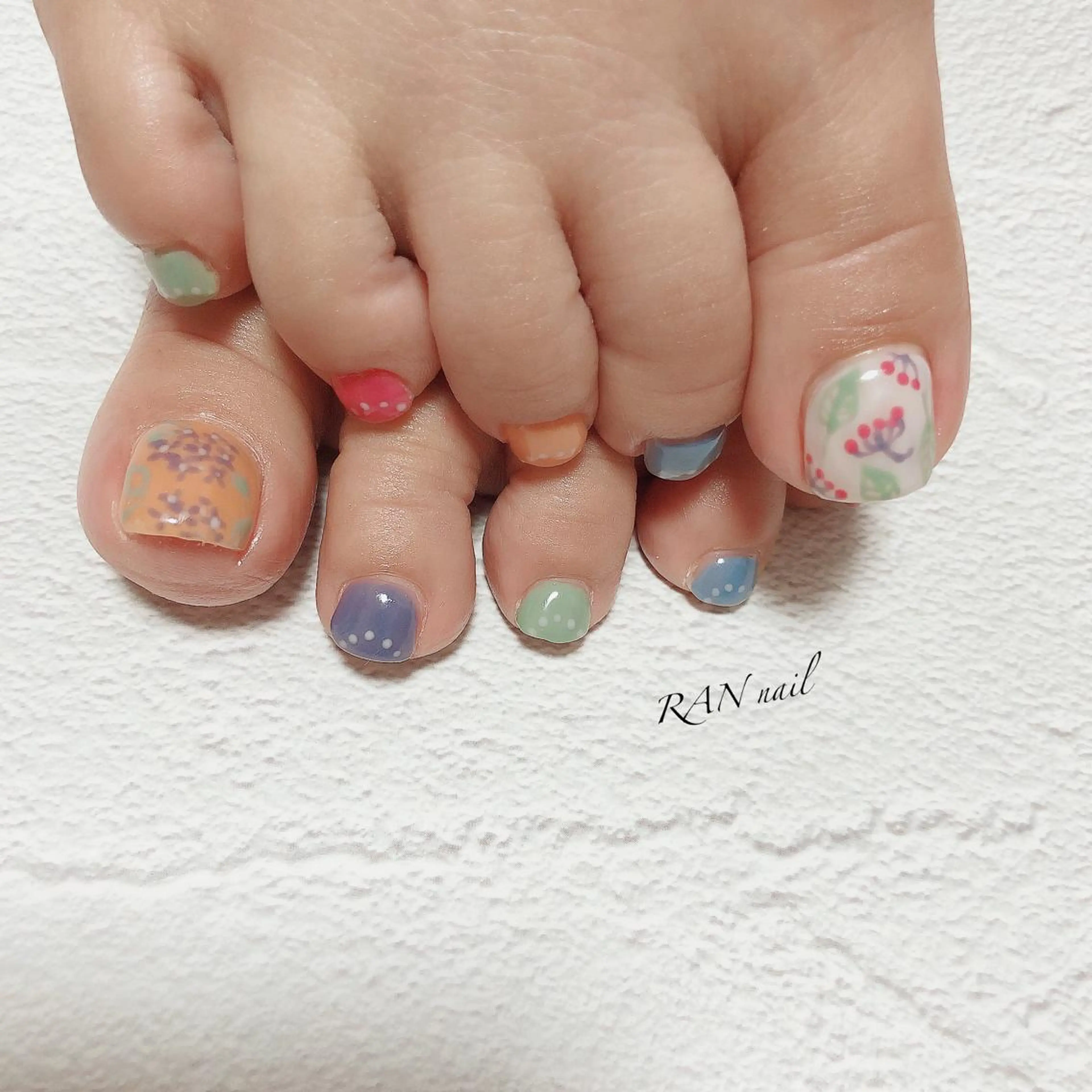 ネイル ブルー フットネイル ジェルネイル グリーン オレンジ RAN nail 〜ランネイル〜所属・RAN nailのネイルデザイン