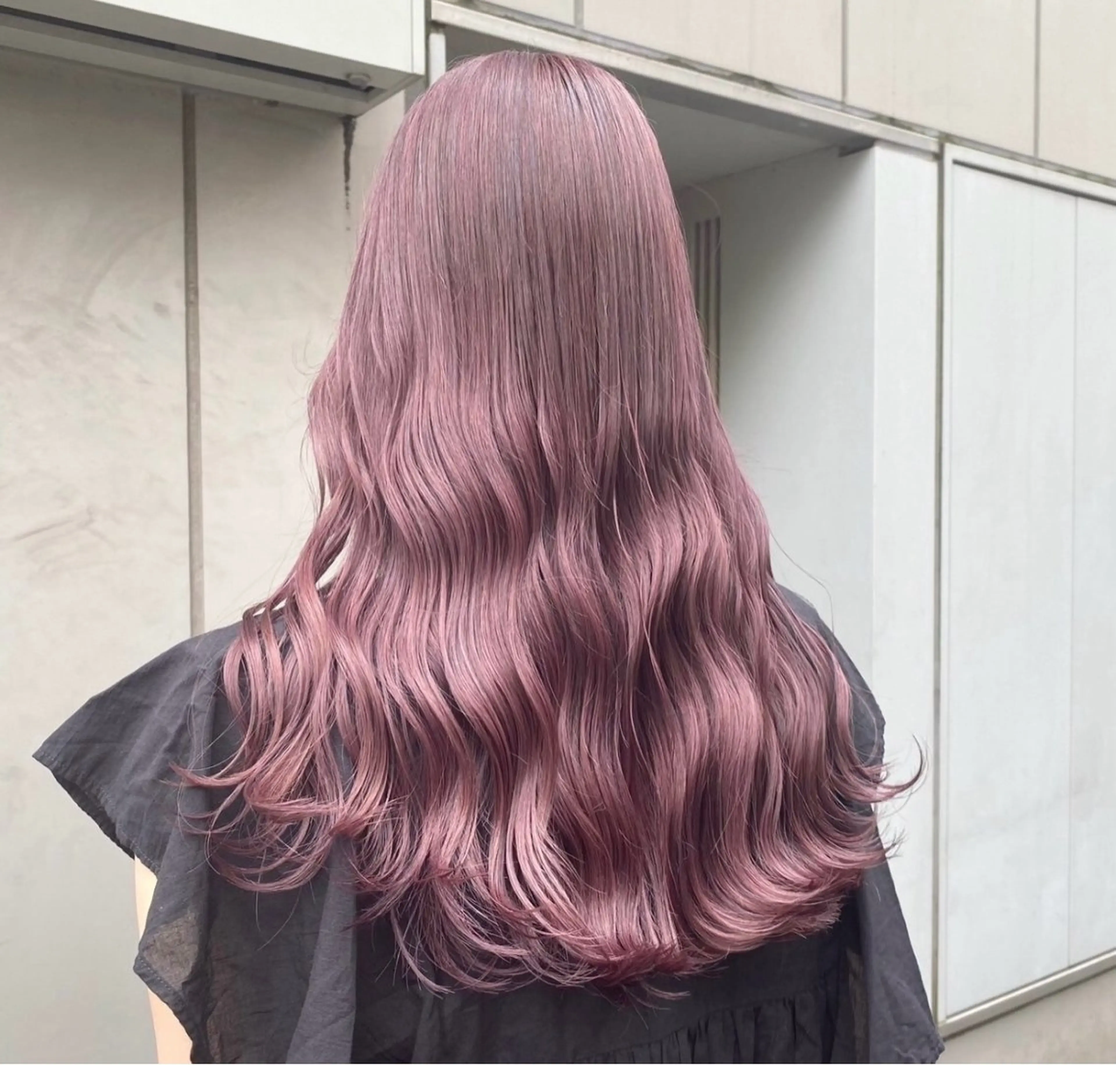 セミロング カラー 🩵ダメージレス艶感 ハイトーン🩷のヘアスタイル