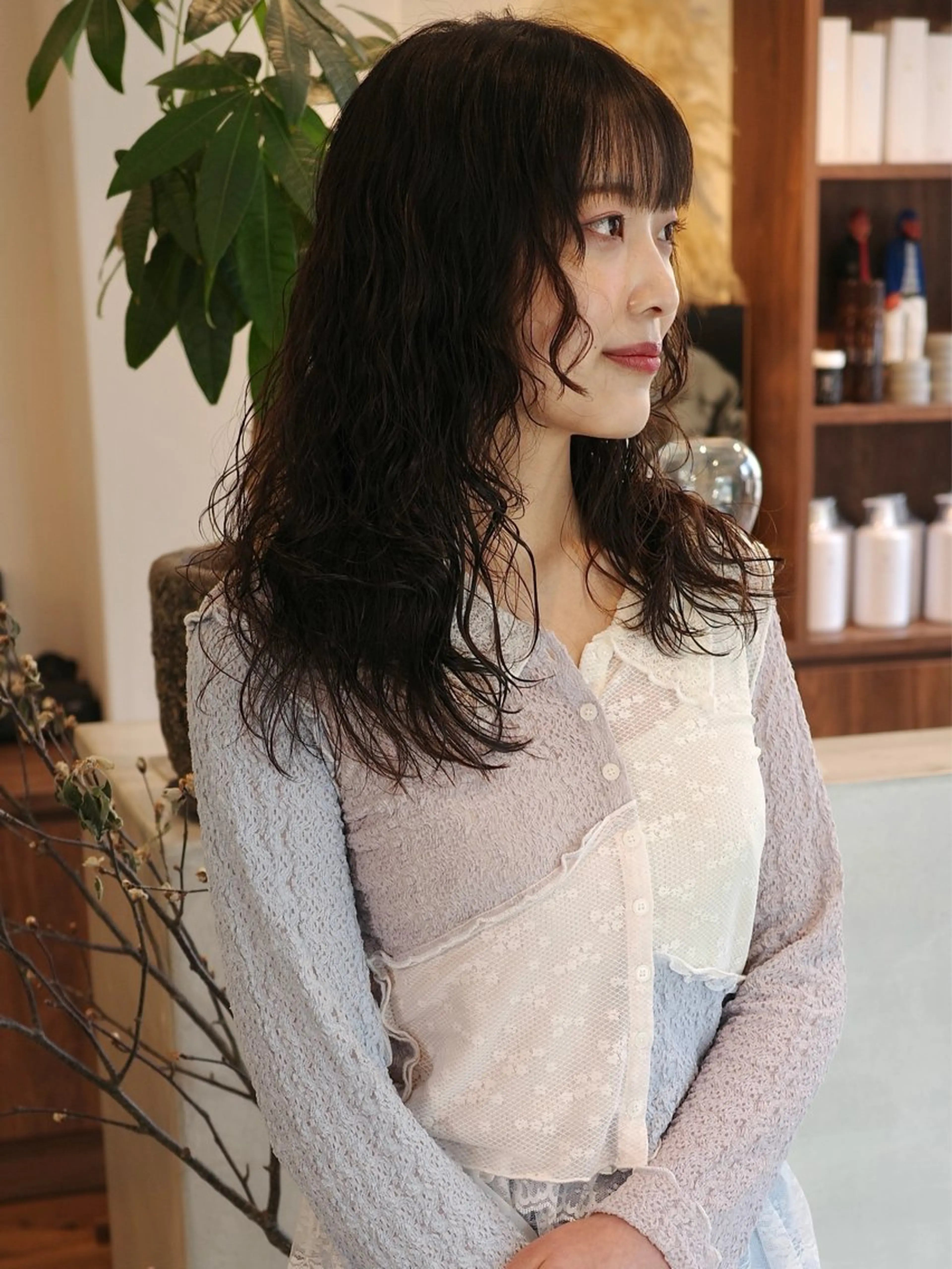 ミディアム パーマ ミディアムパーマ レイヤーカット カット パーマ トリートメント (h)wim ウィムのヘアスタイル