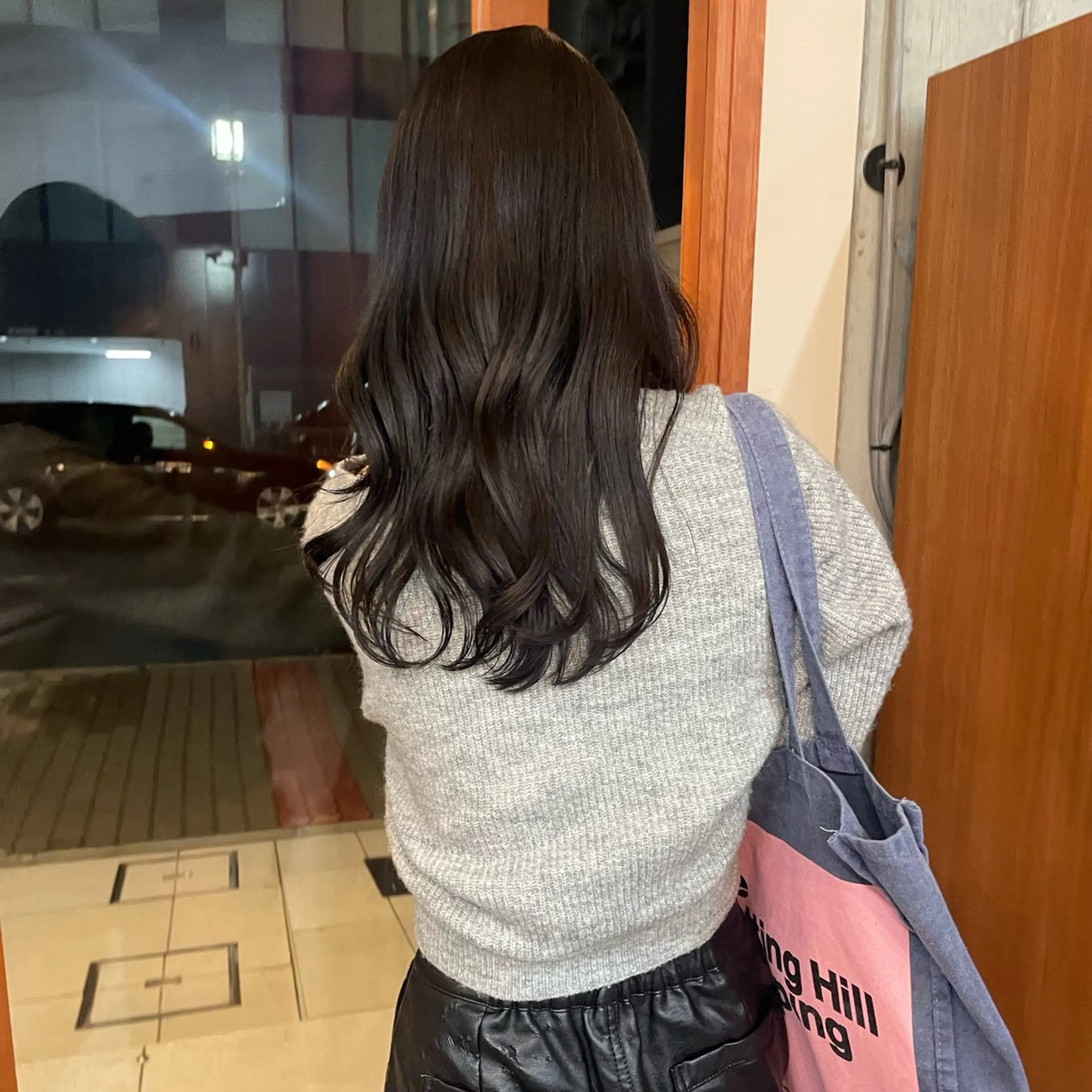 ロング ヘアカラー カリン/ カット・ブリーチのヘアスタイル