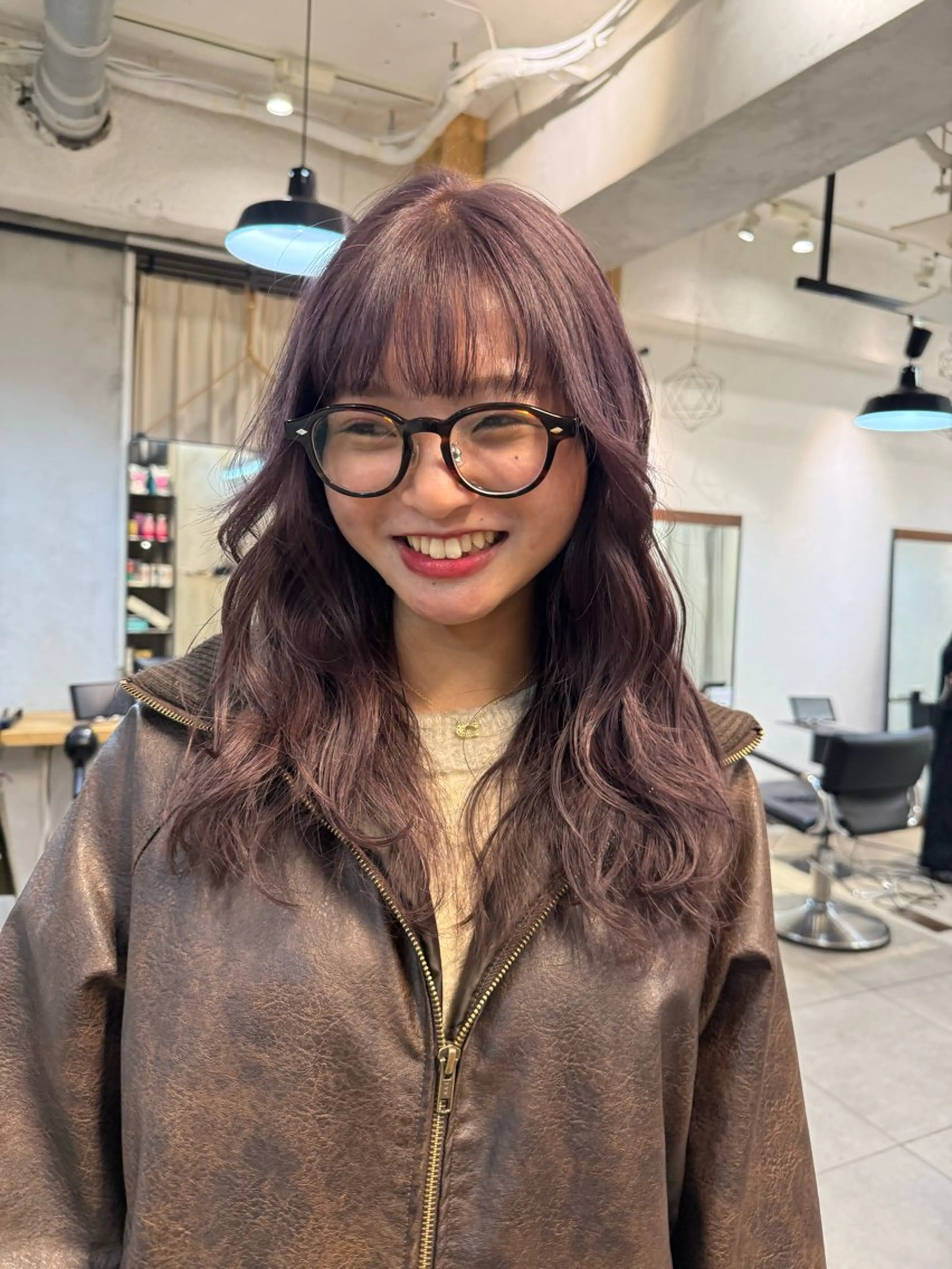 ロング カラー ミルクティー× グレージュMOMOのヘアスタイル