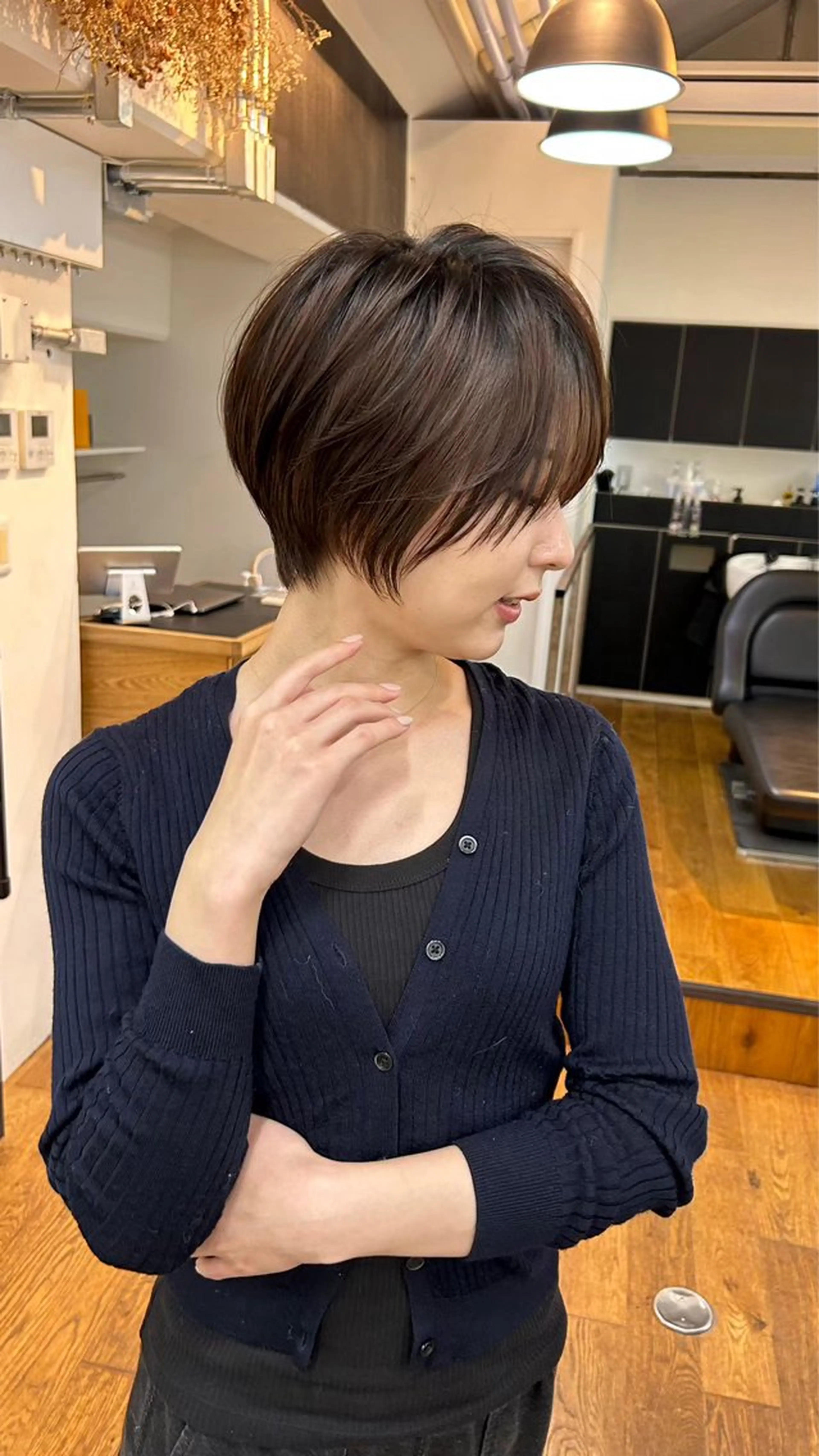 ショート シオン/艶髪/ グレージュカラーのヘアスタイル