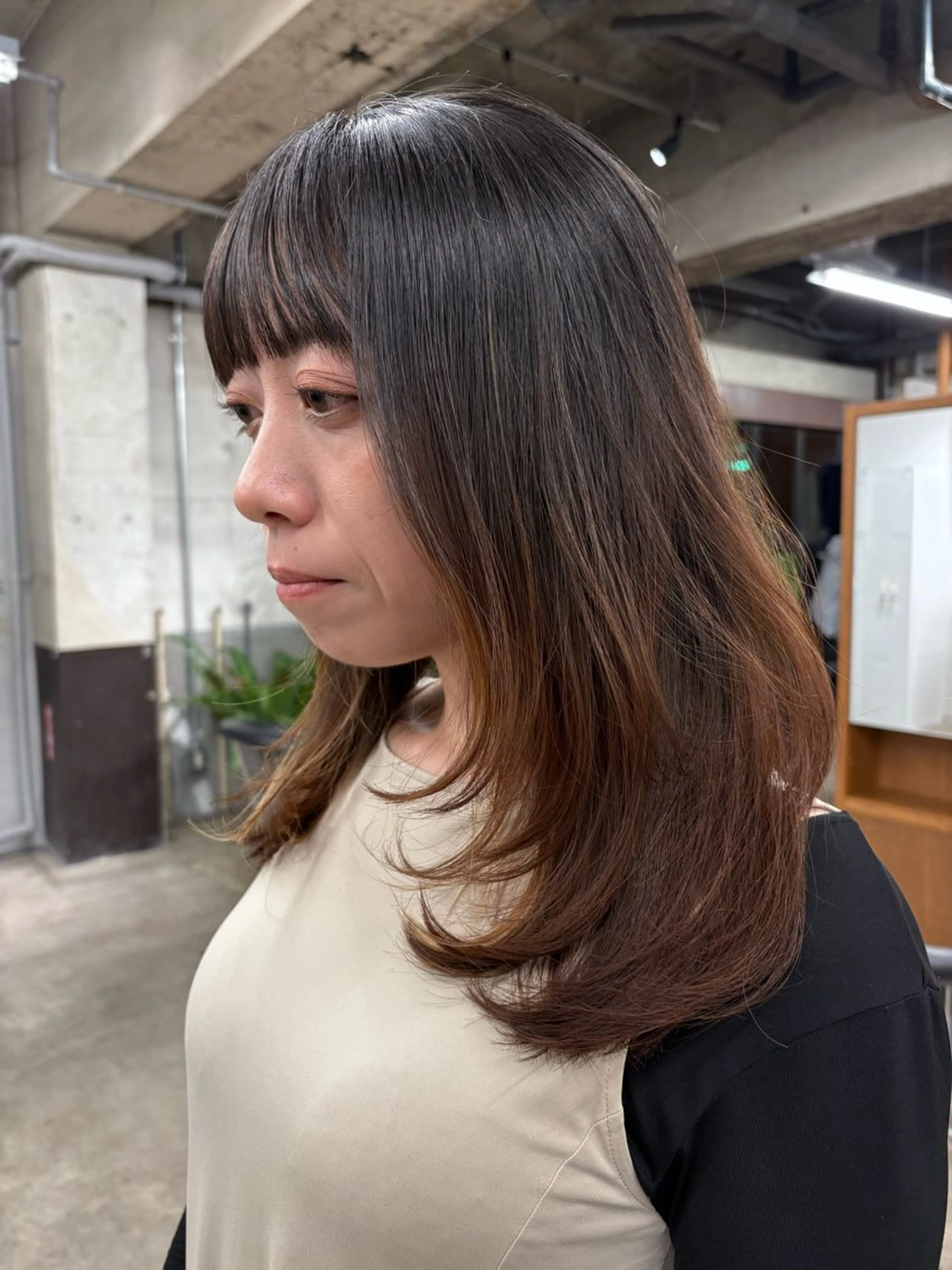 セミロング レイヤーカット STILL LIGHTS所属・佐久間 萌のヘアスタイル