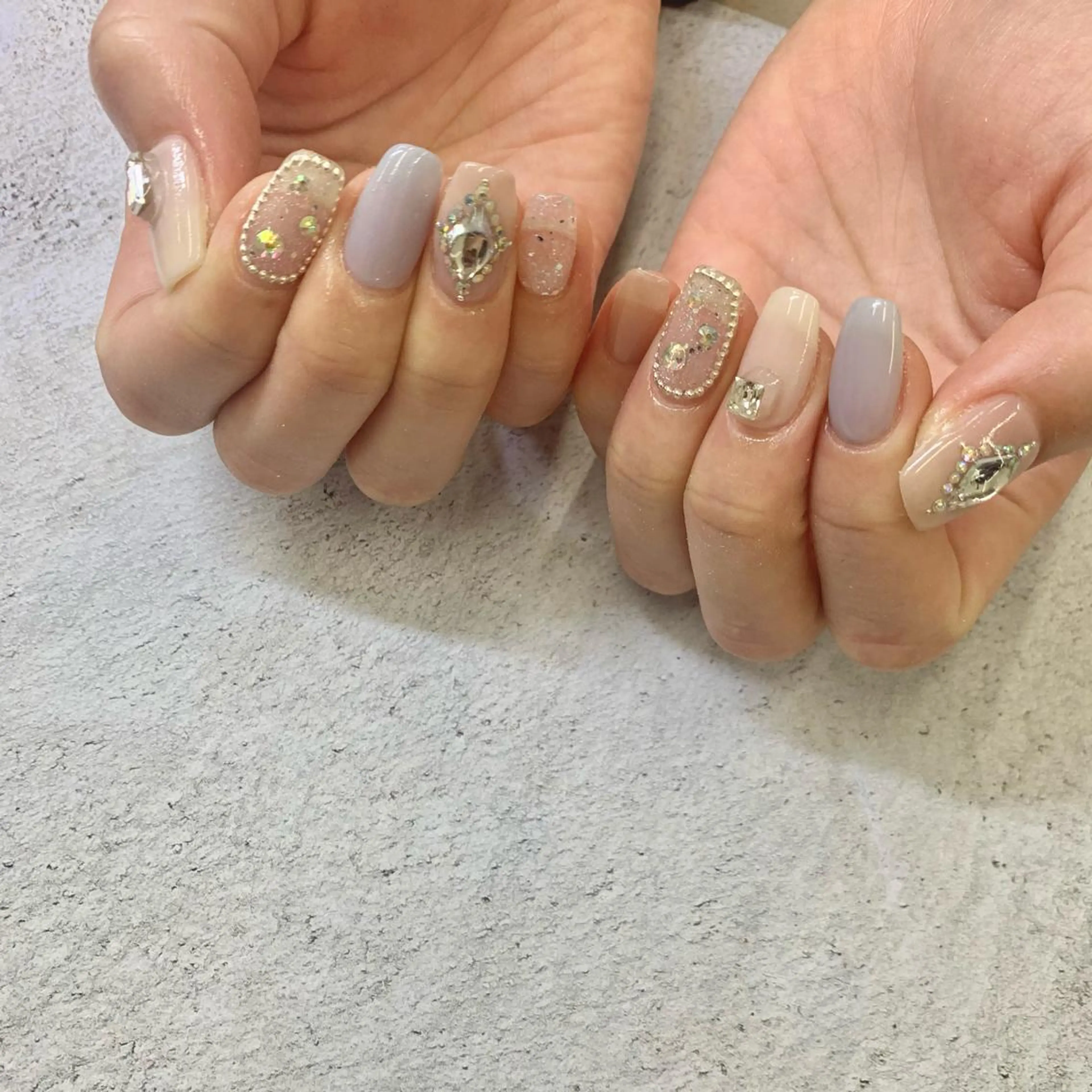 ネイル 韓国ネイル ストーンネイル ハンドネイル nail salon -Lien-所属・nailsalon -Lien-のネイルデザイン