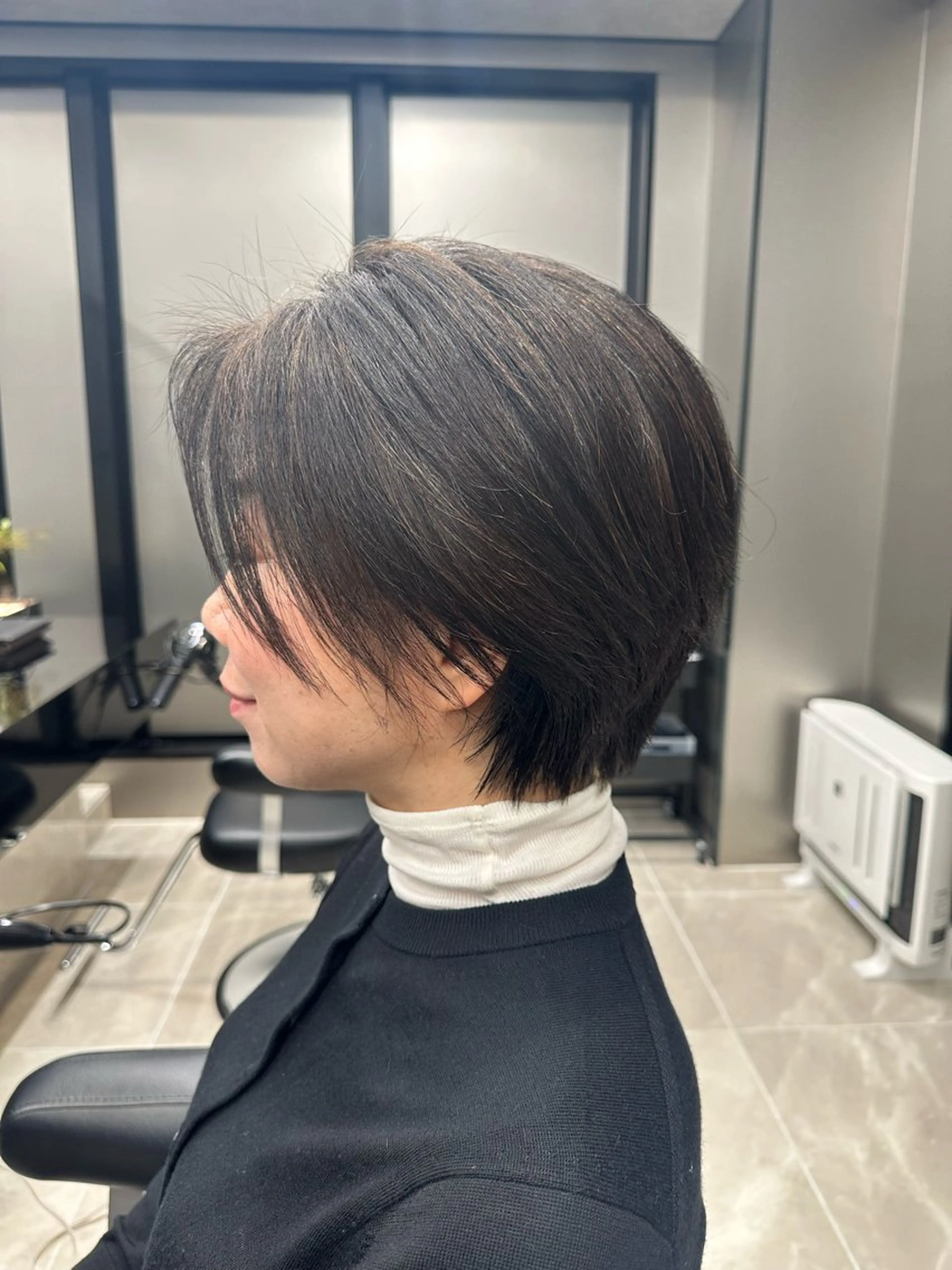 ショート カラー ショートボブ 丸みショート アッシュ ベージュカラー ボブ ショート、ボブ 白髪ぼかし高橋潤一のヘアスタイル