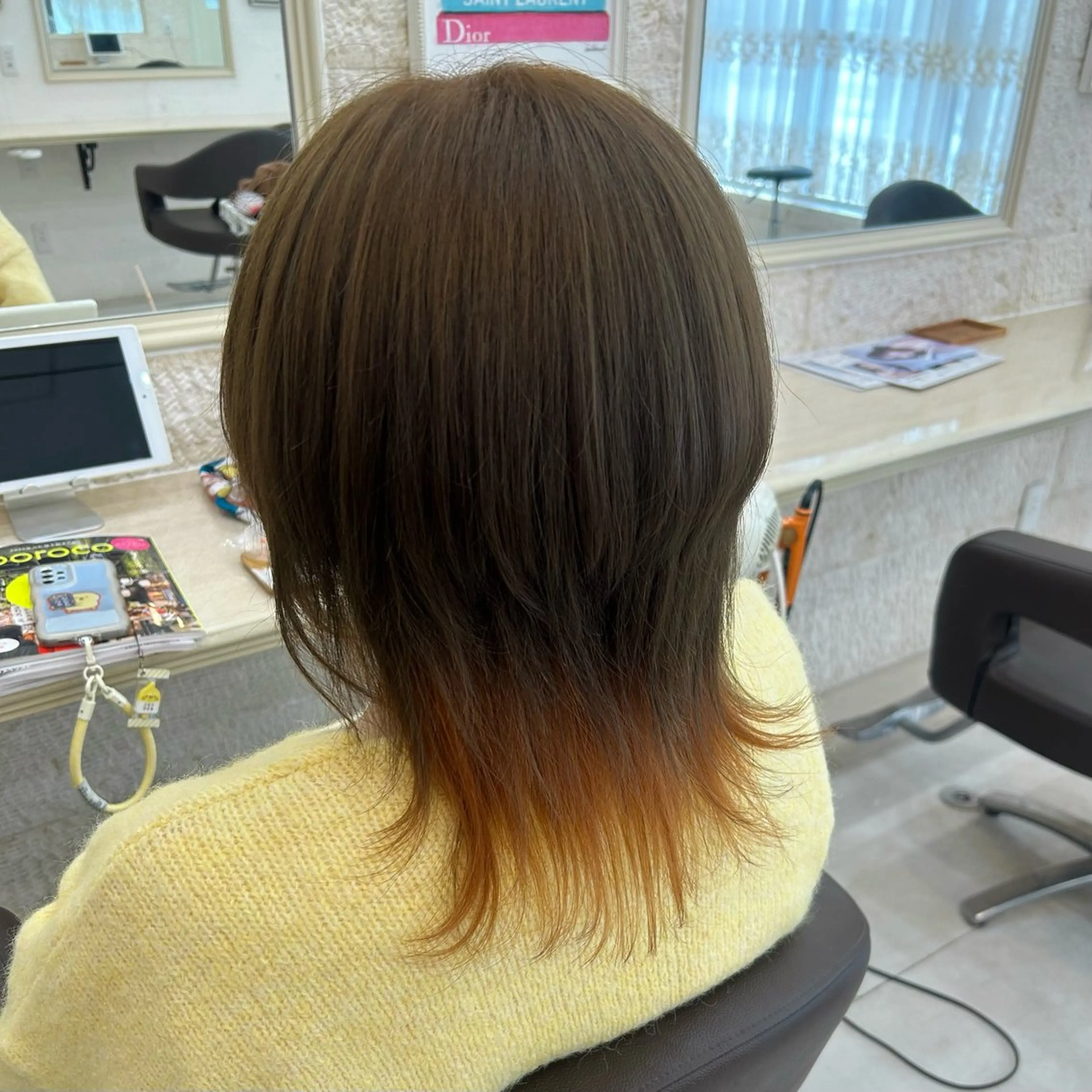 ミディアム カラー ベージュカラー ブリーチ オリーブベージュ オレンジ ヘアカラー トリートメント 安原 百愛のヘアスタイル