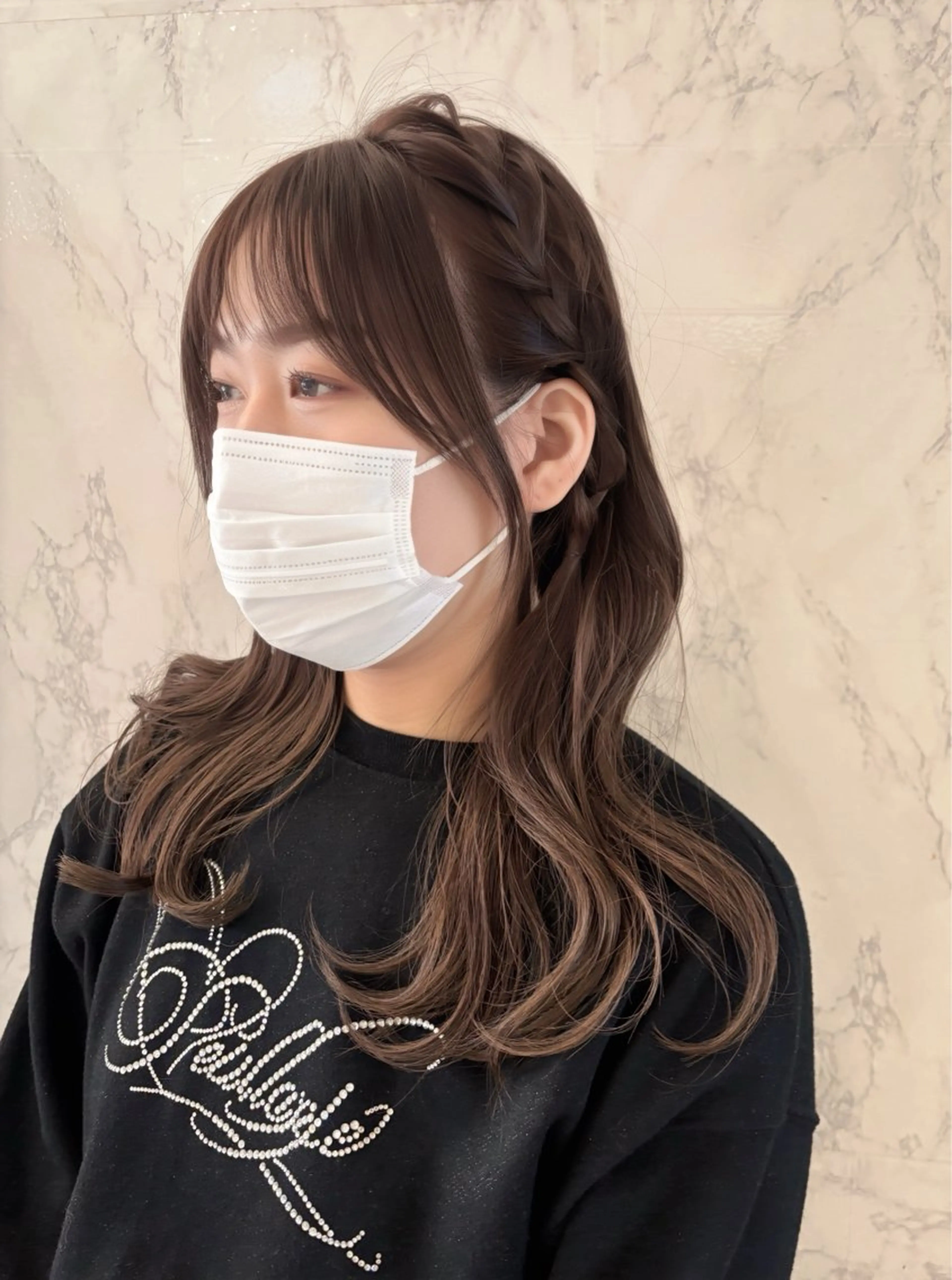 セミロング カット 朝尾 愛花のヘアスタイル