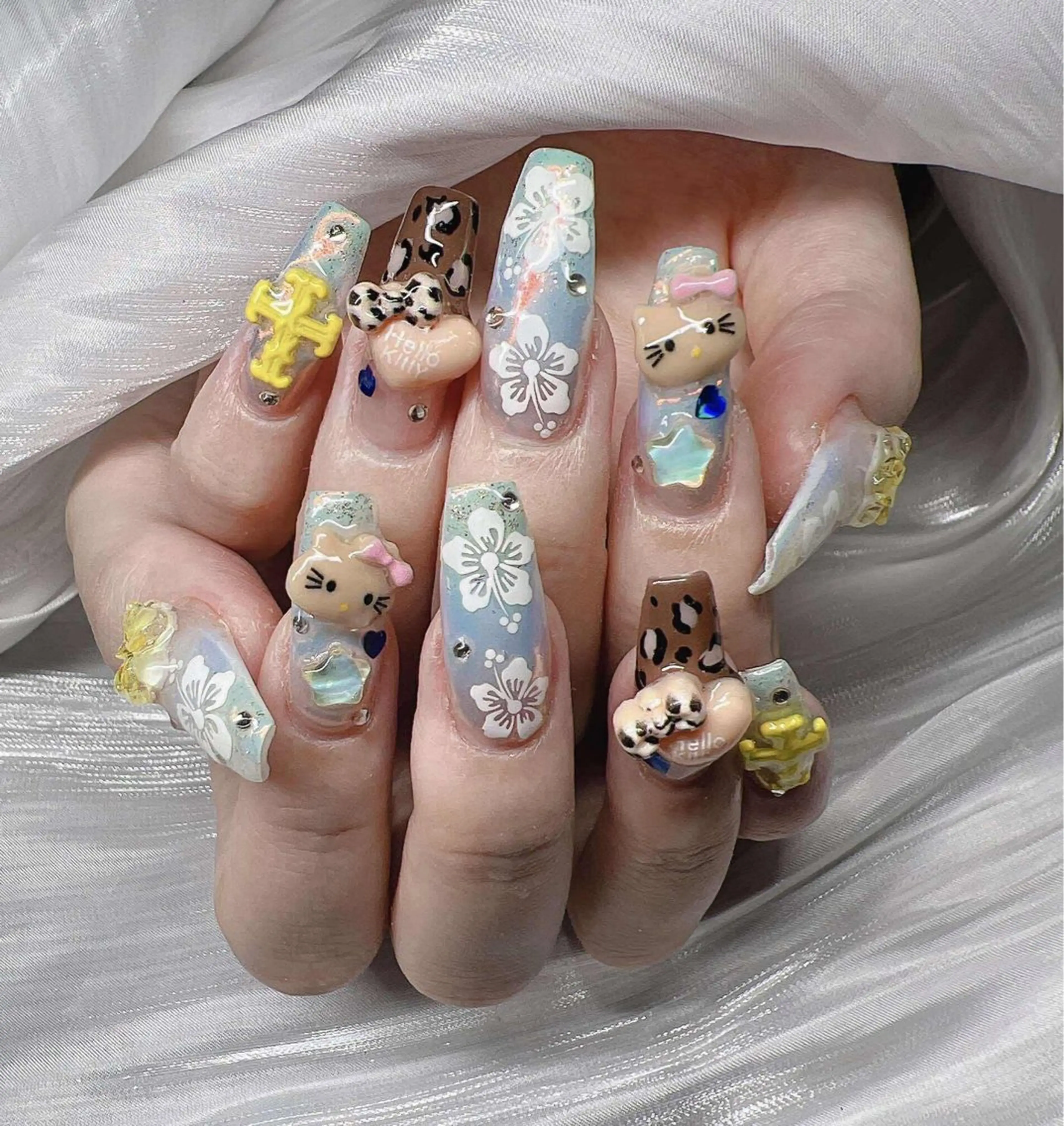 ネイル 長さ出し グラデーション キラキラネイル マグネットネイル ニュアンスネイル Lee Ainのネイルデザイン