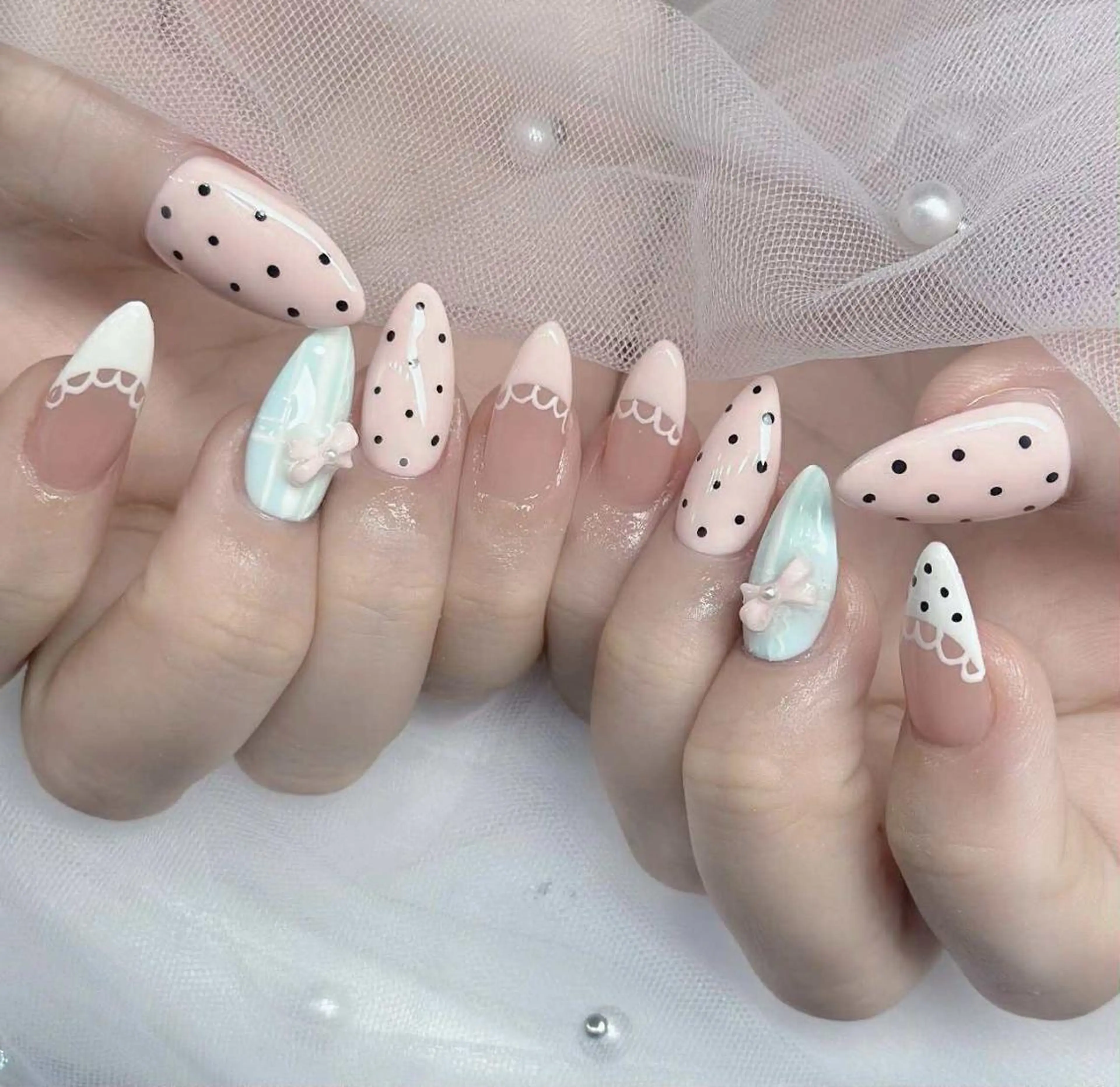 ロング カラー ベージュカラー グラデーションカラー ピンクカラー 韓国風ヘア ハンドネイル Bling Salonのネイルデザイン