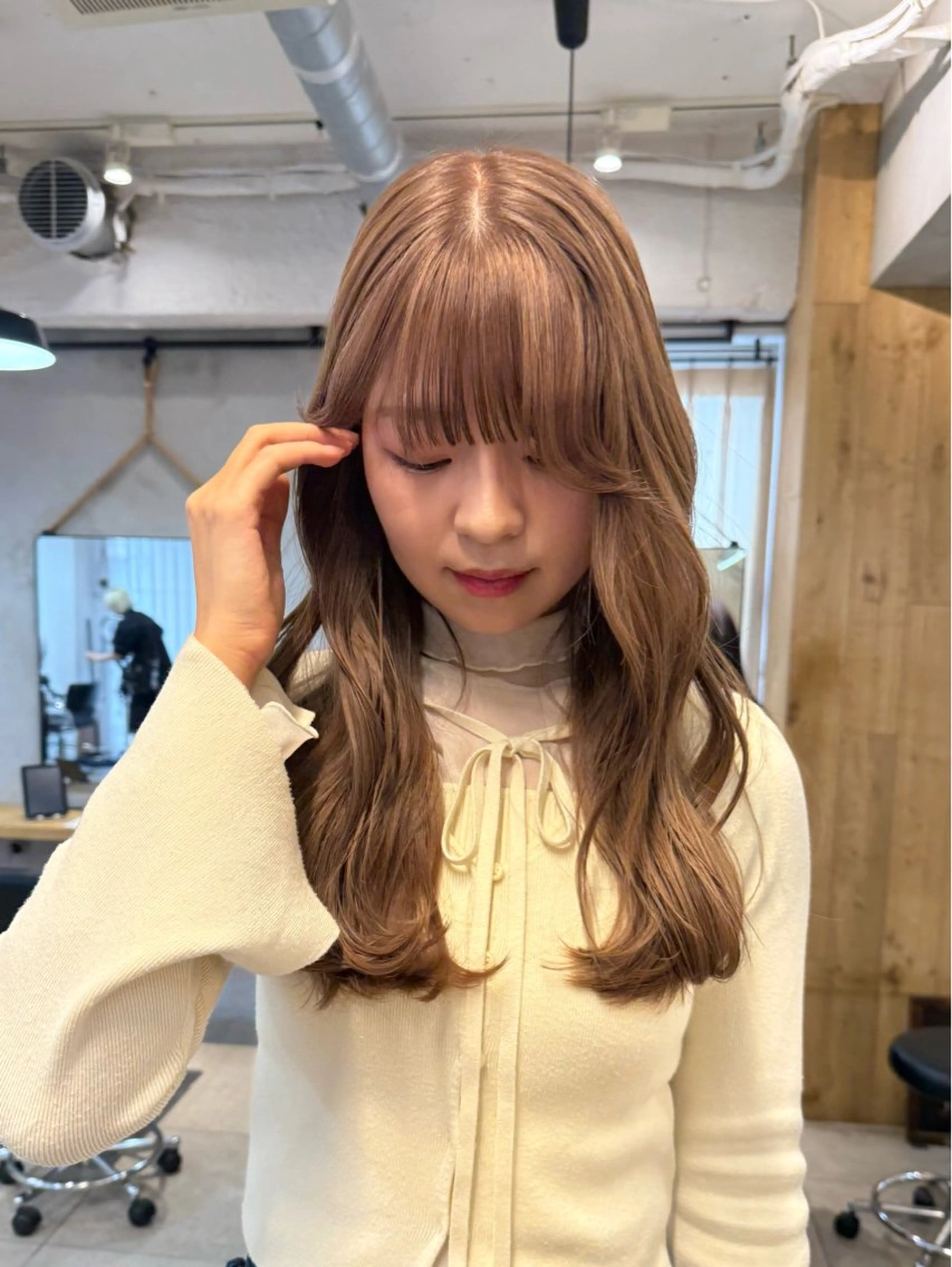 ロング カラー ミルクティー× グレージュMOMOのヘアスタイル