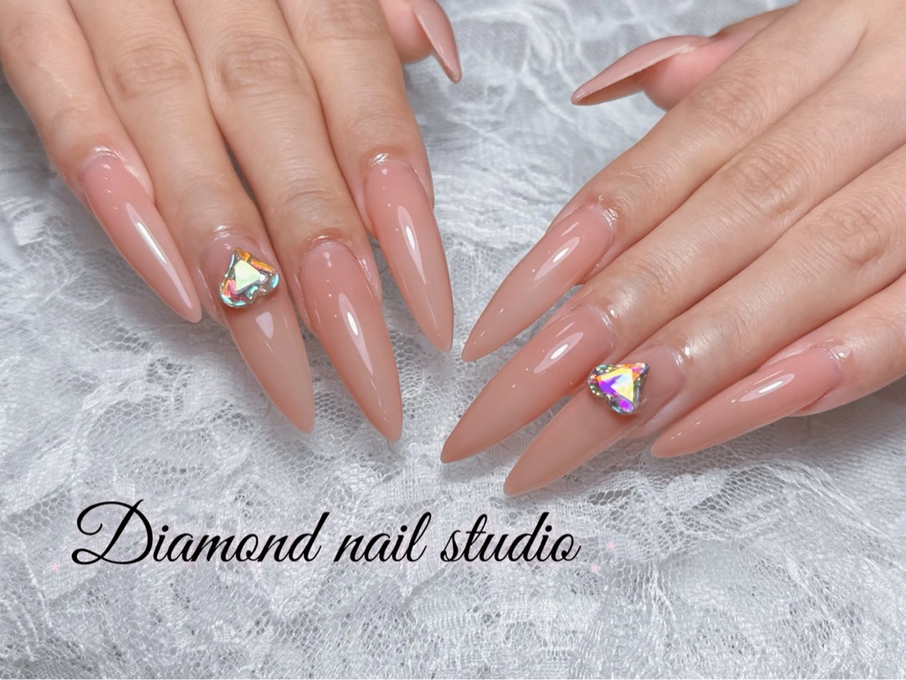 ネイル アートネイル オーロラネイル ガーリー キラキラネイル 韓国ネイル ハンドネイル ハンドケア Yuki 🍁のネイルデザイン