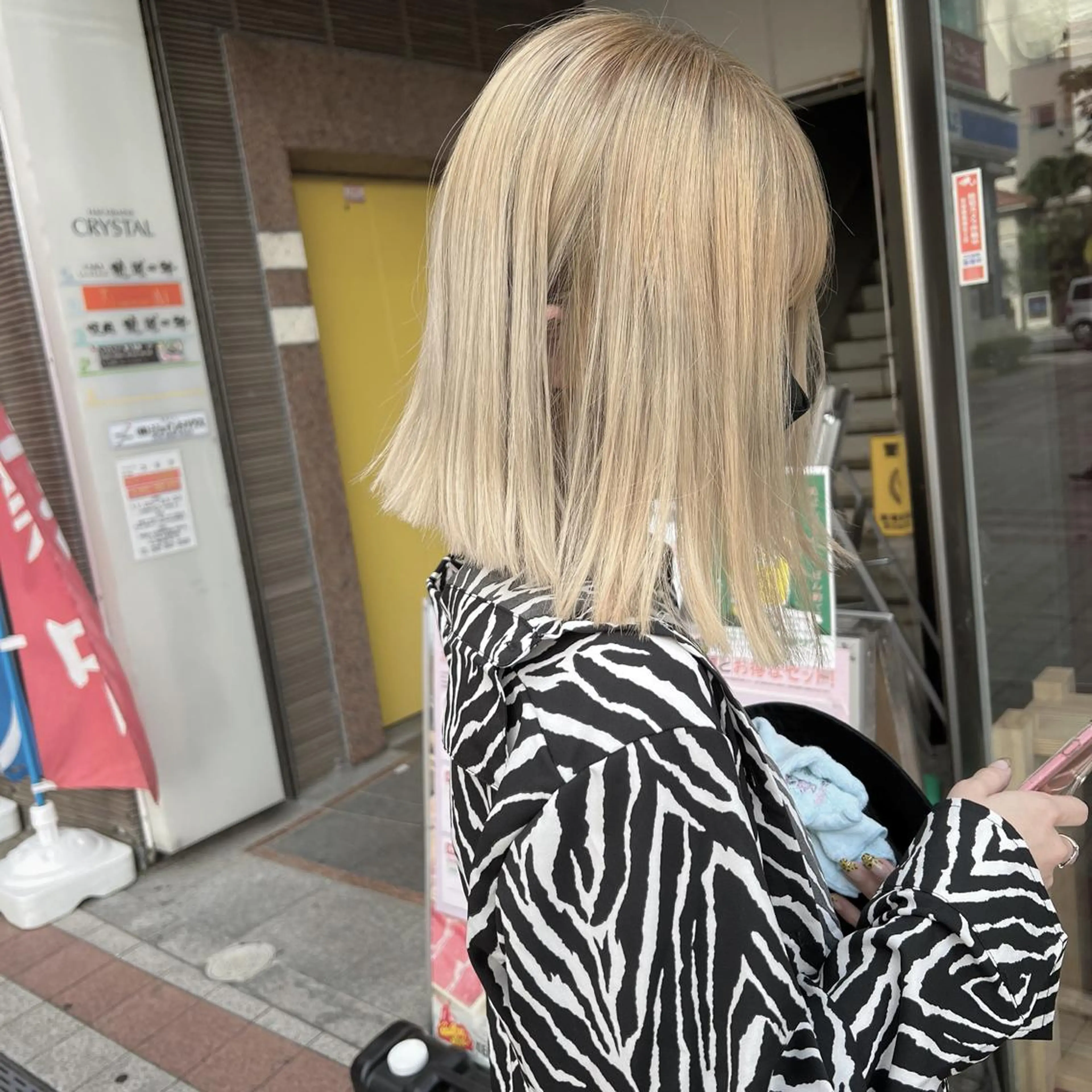 ミディアム カラー ボブ テトネ タカシのヘアスタイル