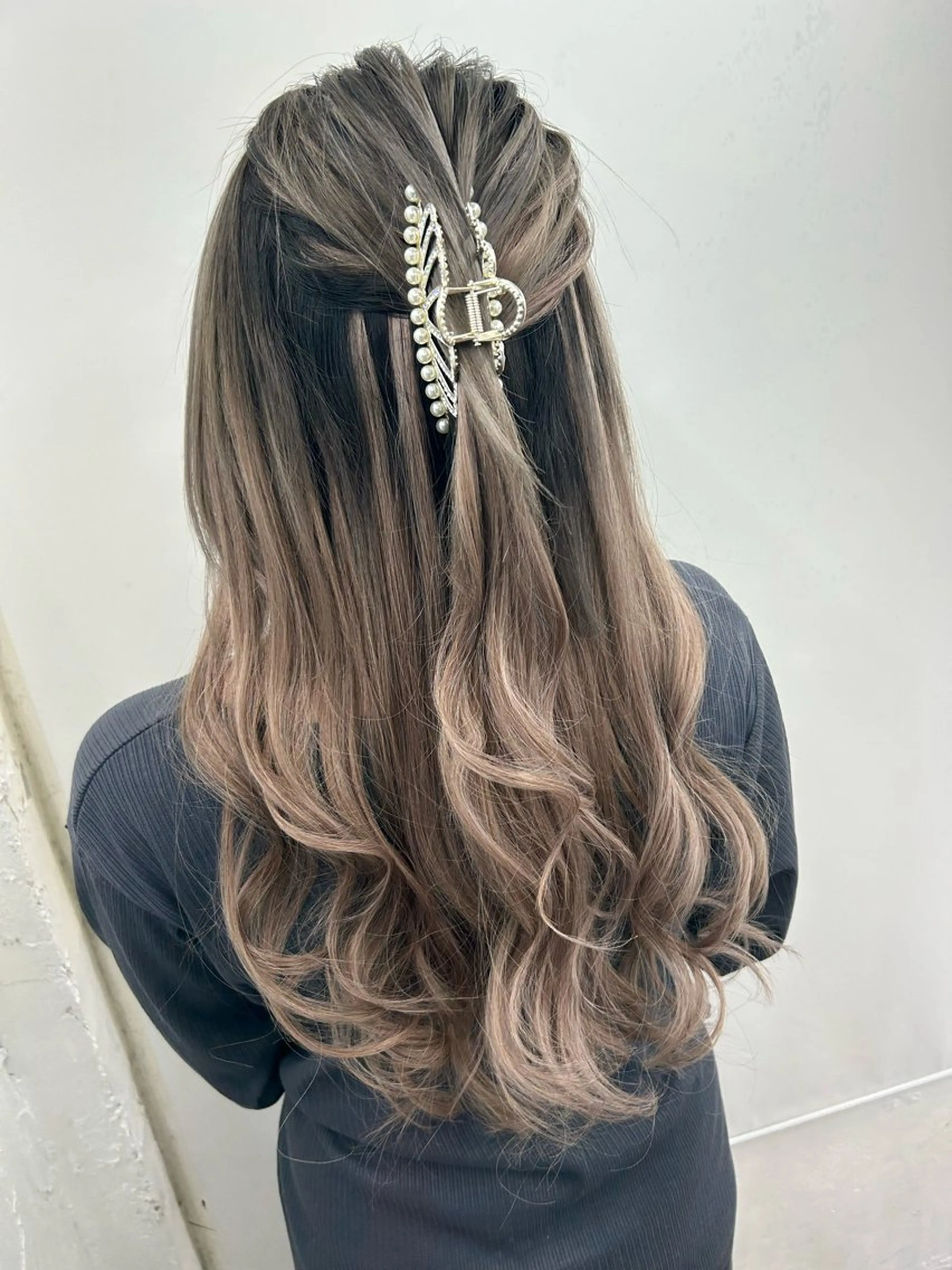 ロング カラー ヘアアレンジ シールエクステ バレイヤージュ ブリーチ ハイライトカラー ハイトーンカラー 下妻 カラーエクステ難波のヘアスタイル