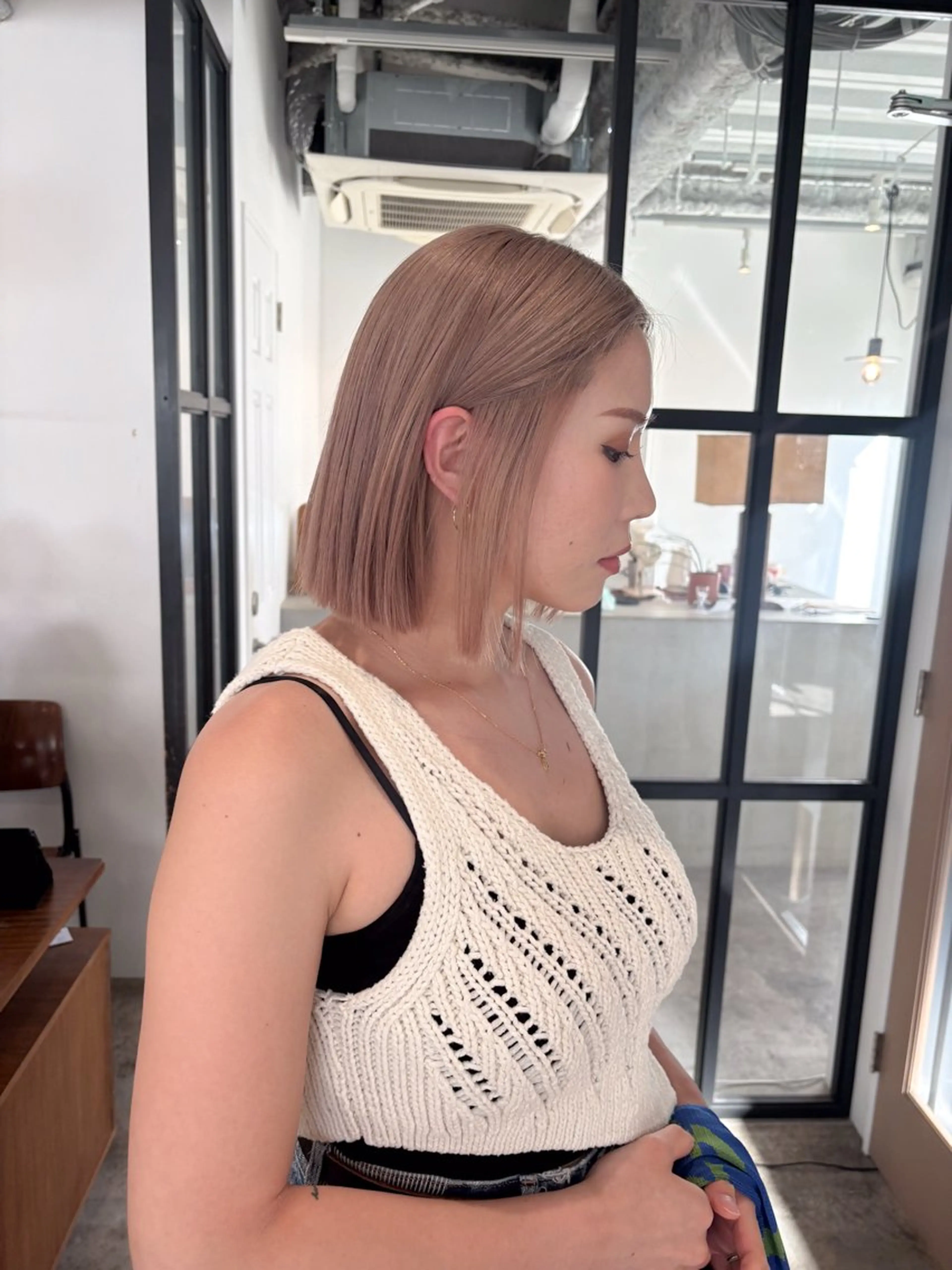 ショート カラー ベージュカラー ミルクティーベージュ ボブ カット ヘアカラー Takuma Suzuki中目黒のヘアスタイル