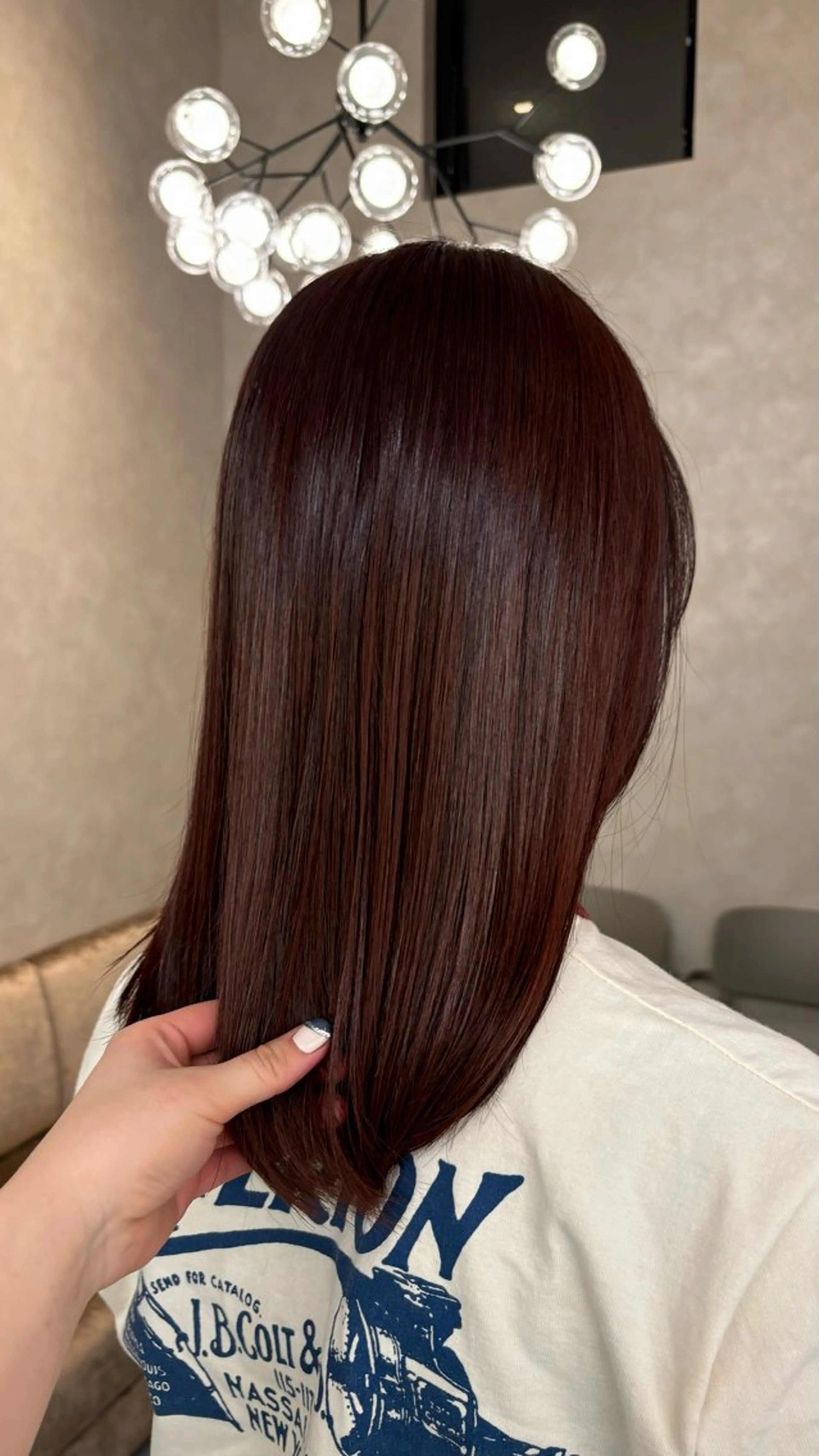 カラー ブリーチ ボルドーカラー ワイズミ モモカのヘアスタイル