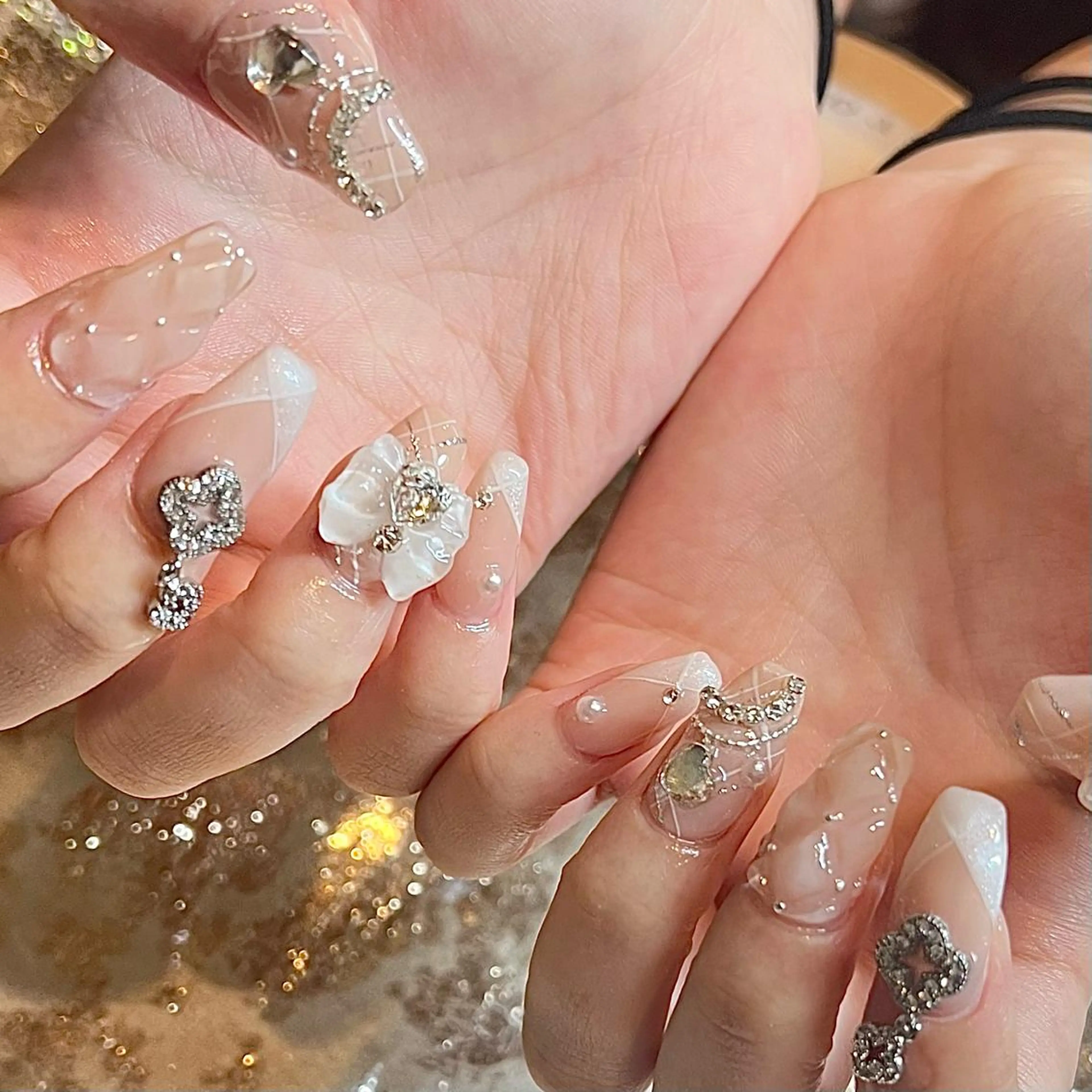 ミディアム ネイル ハンドネイル H🌺 NAILのネイルデザイン