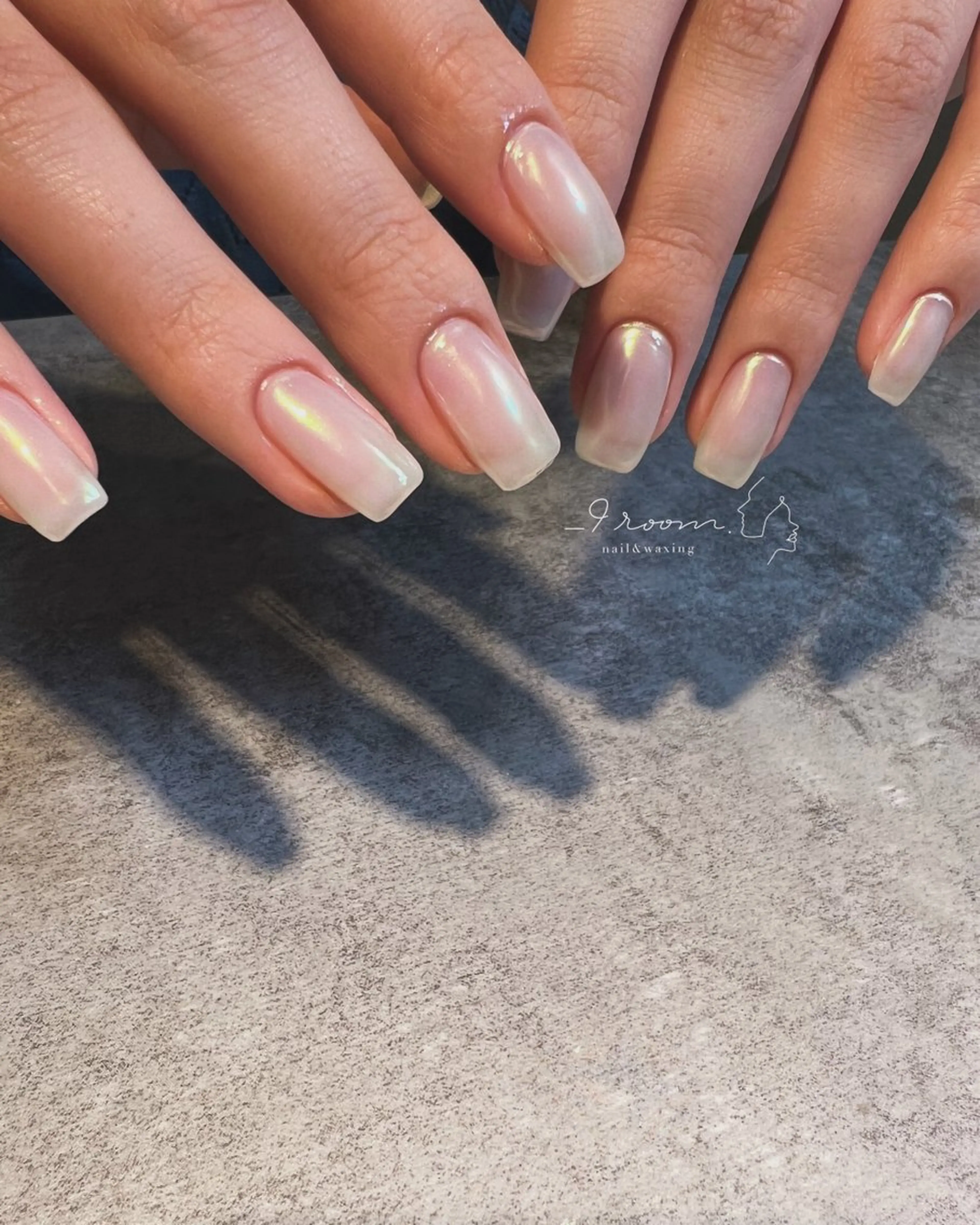 ネイル ミラーネイル ワンカラーネイル シンプルネイル 夏ネイル ホワイト ハンドネイル _9 room. Yoshimiのネイルデザイン