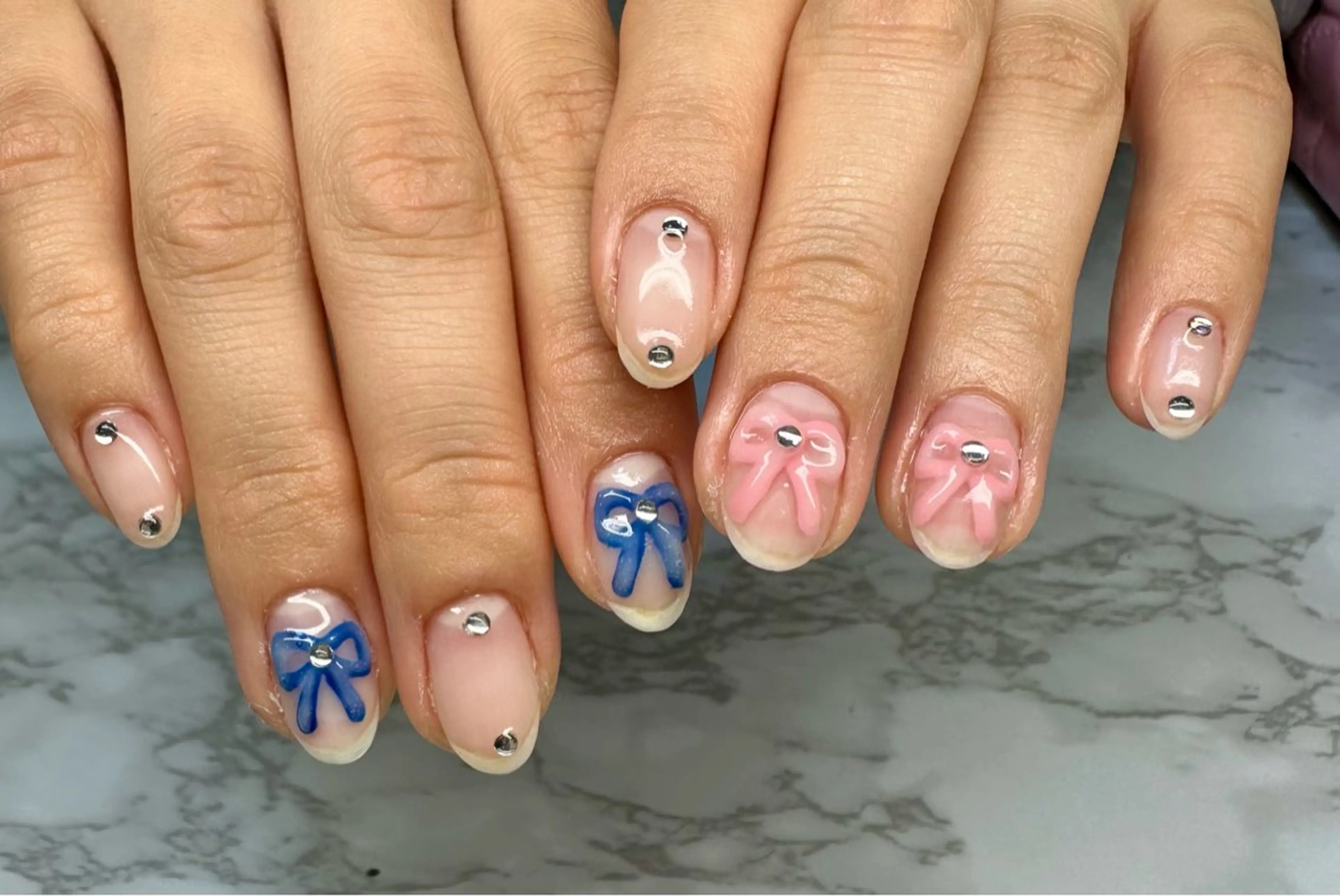 ネイル アートネイル オーロラネイル ミラーネイル ニュアンスネイル リボン M.N_ nailのネイルデザイン