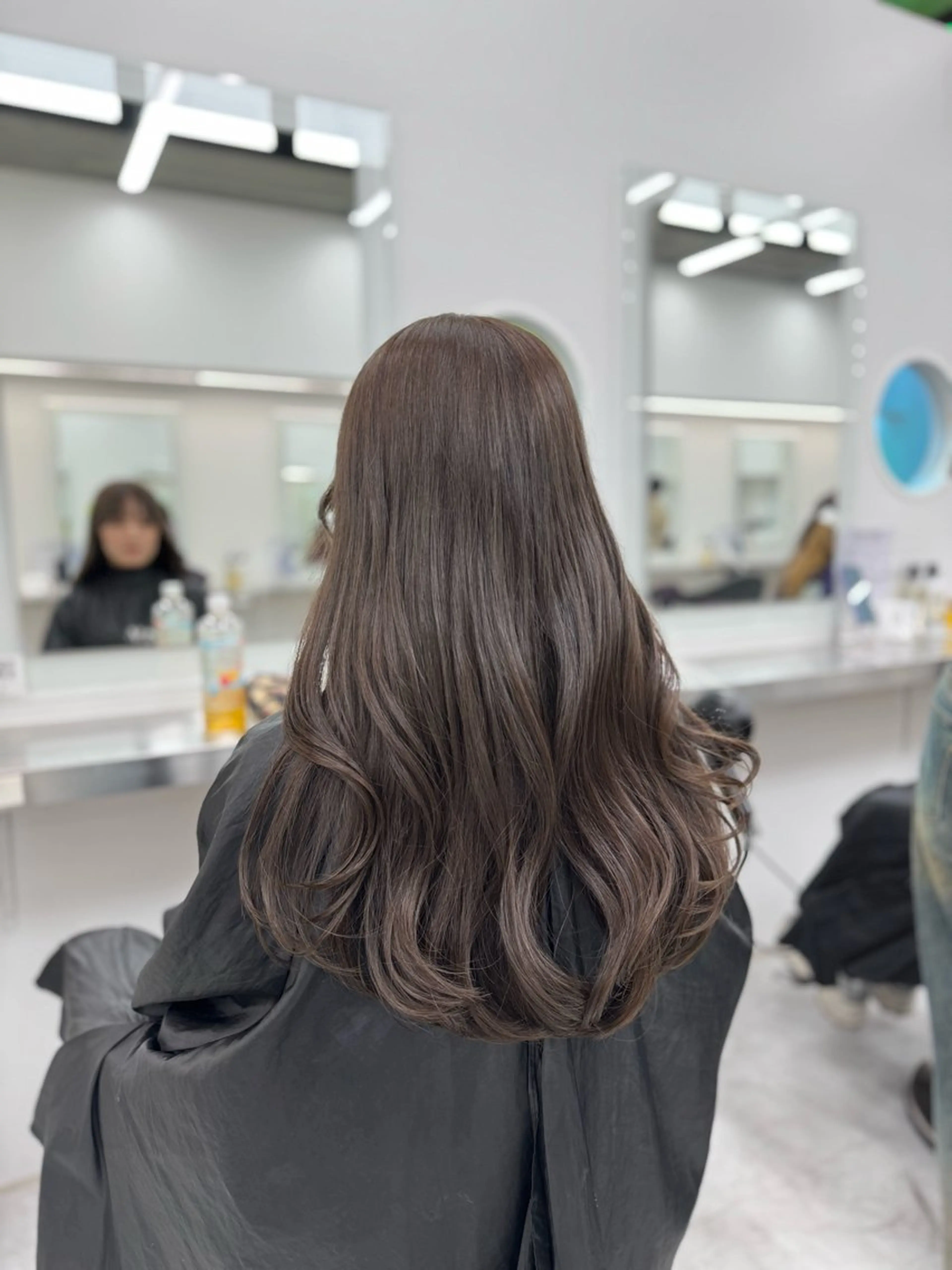 ロング カラー ヘアカラー ヘアセット 透明感 カラーしゅうじのヘアスタイル